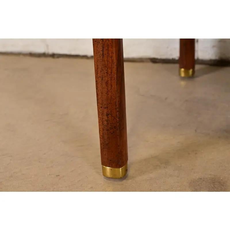 Paire de fauteuils en chêne sculpté à dossier haut, modernes du milieu du siècle, Henredon en vente 2