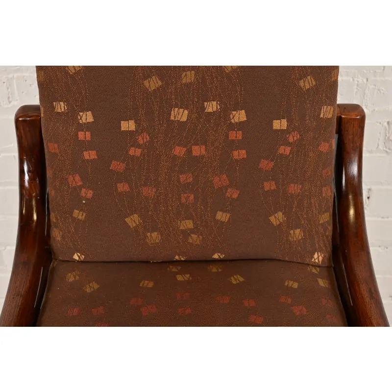 Henredon Mid-Century Modern Chairs de salle à manger à dossier haut en Oak sculpté, ensemble de huit chaises en vente 1