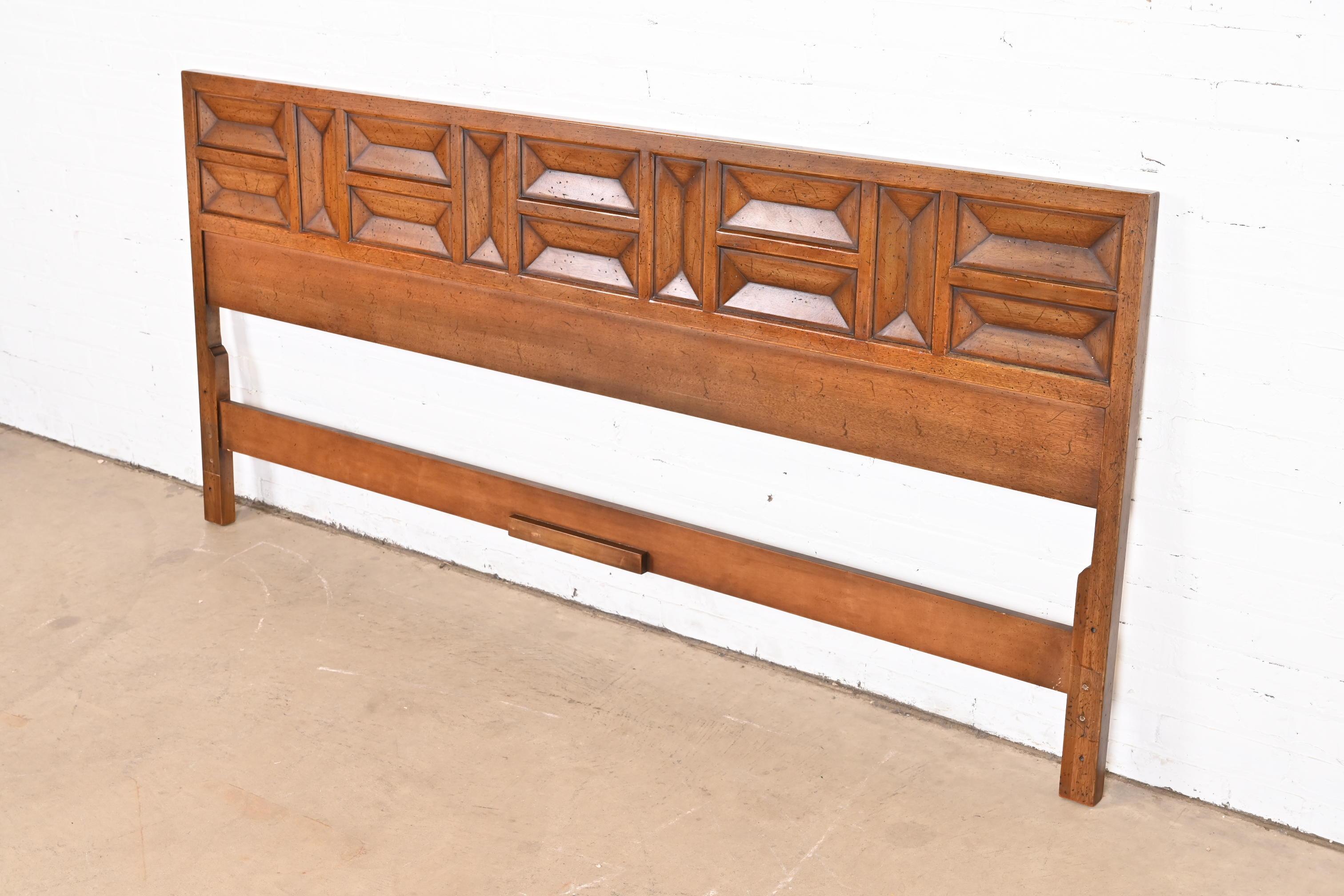 Henredon Mid-Century Modern Sculpted Walnut King Size Headboard, 1960s In Good Condition For Sale In South Bend, IN