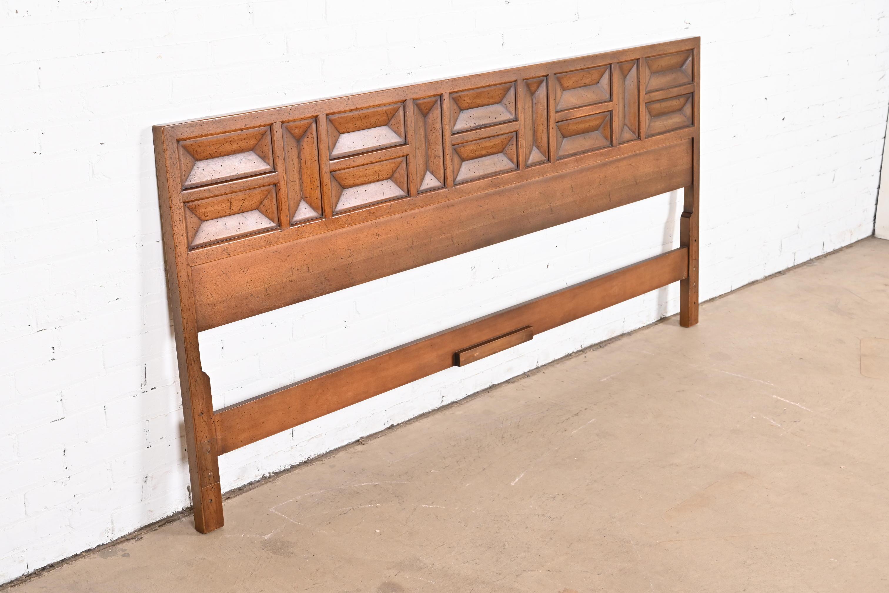 Henredon Mid-Century Modern Sculpted Walnut King Size Headboard, 1960s For Sale 1