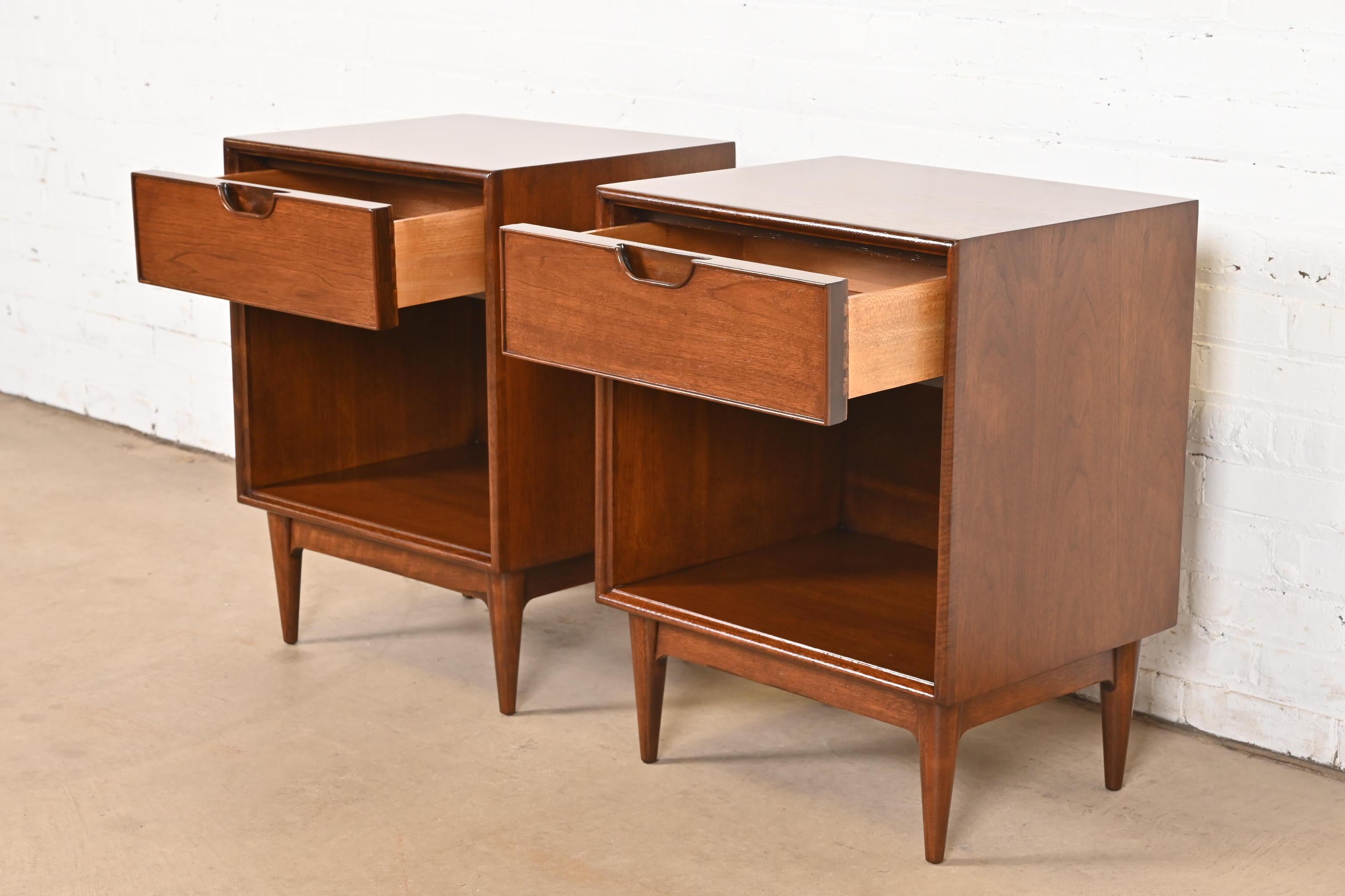 Henredon Mid-Century Modern Sculpted Walnut Nightstands, Newly Refinished For Sale 1
