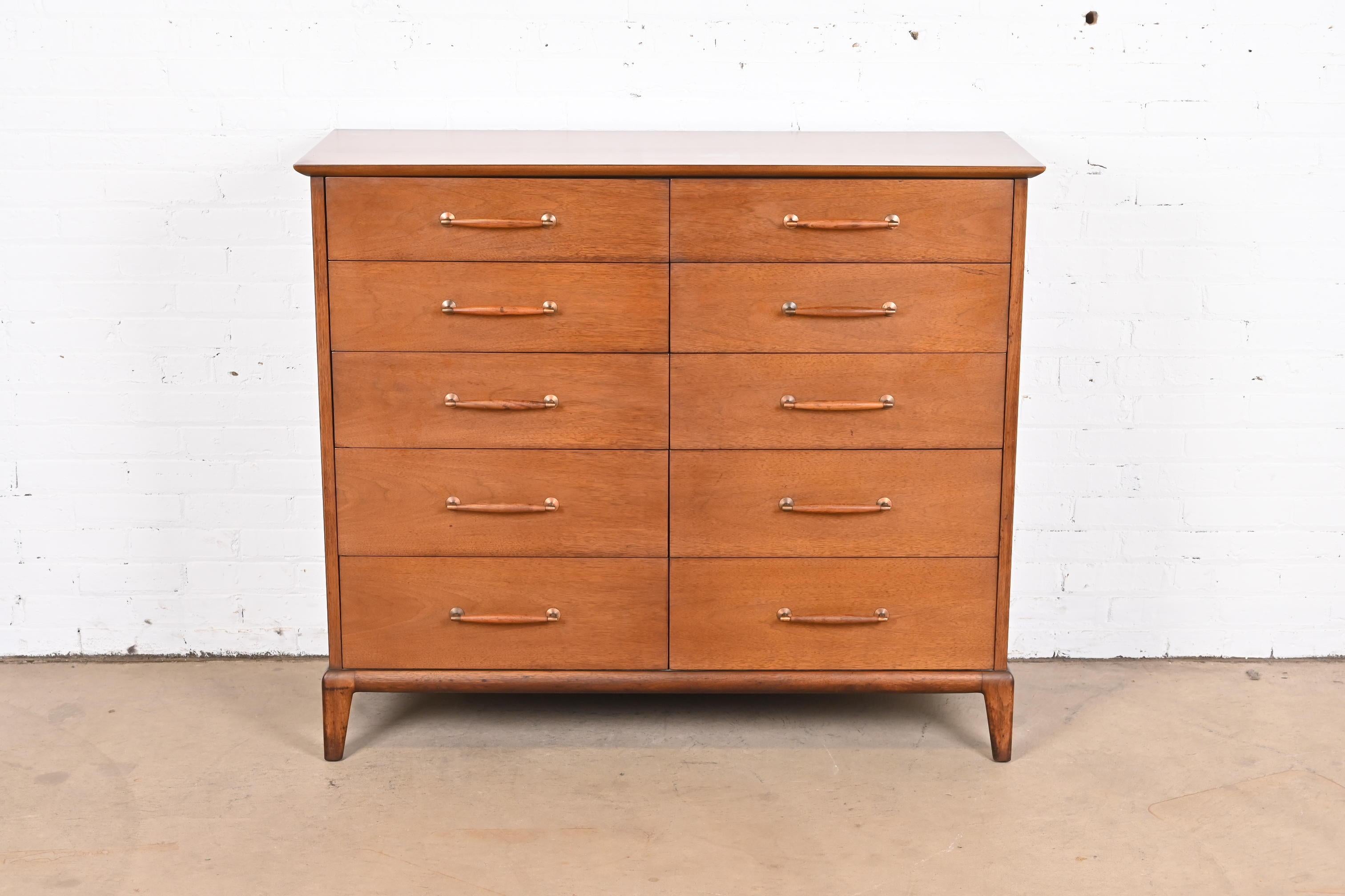 A gorgeous Mid-Century Modern ten-drawer tall dresser or chest of drawers

By Henredon

USA, Circa 1960s

Sculpted walnut, with original walnut and brass hardware.

Measures: 48