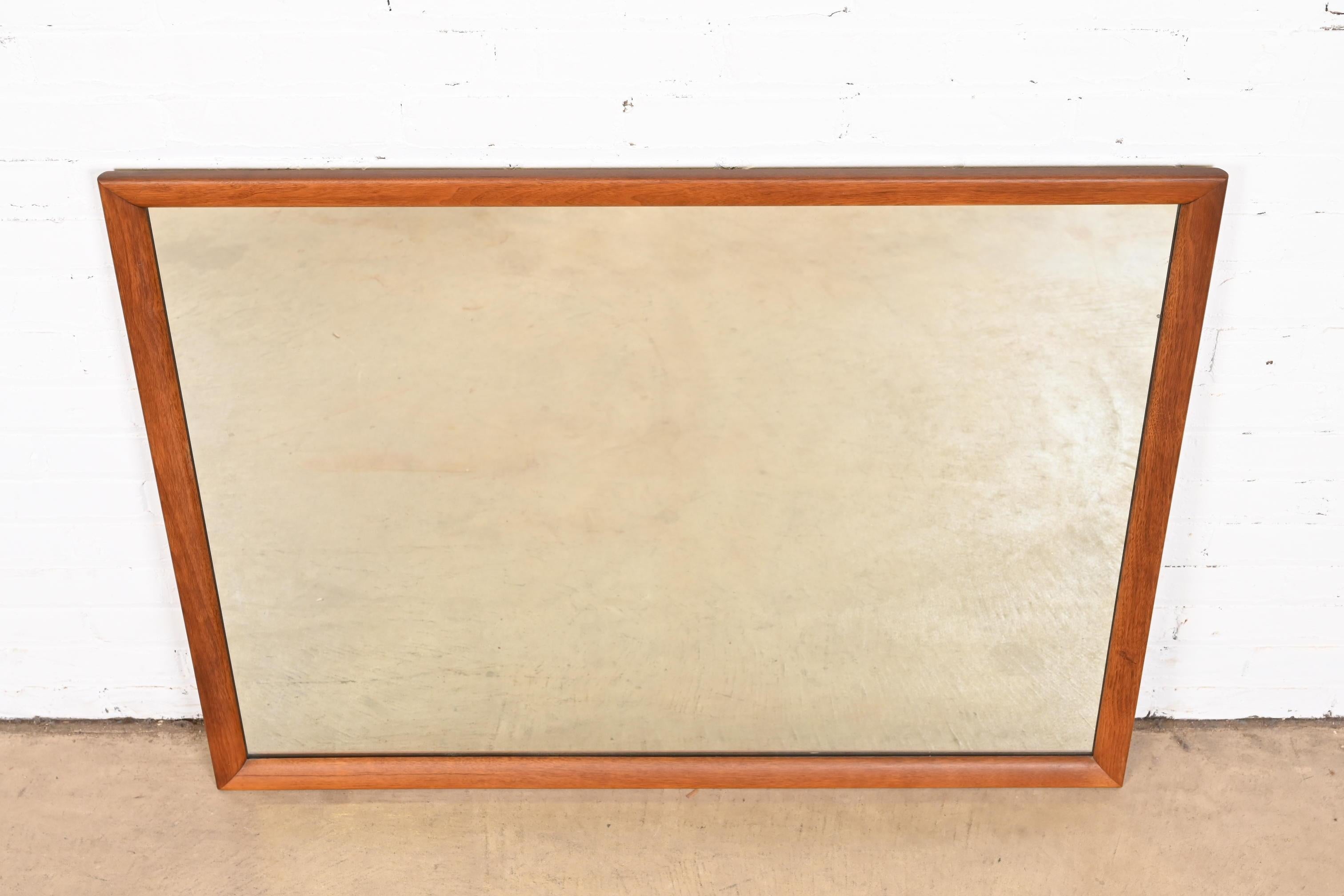 Henredon Mid-Century Modern Walnut Framed Wall Mirror, 1960s In Good Condition For Sale In South Bend, IN