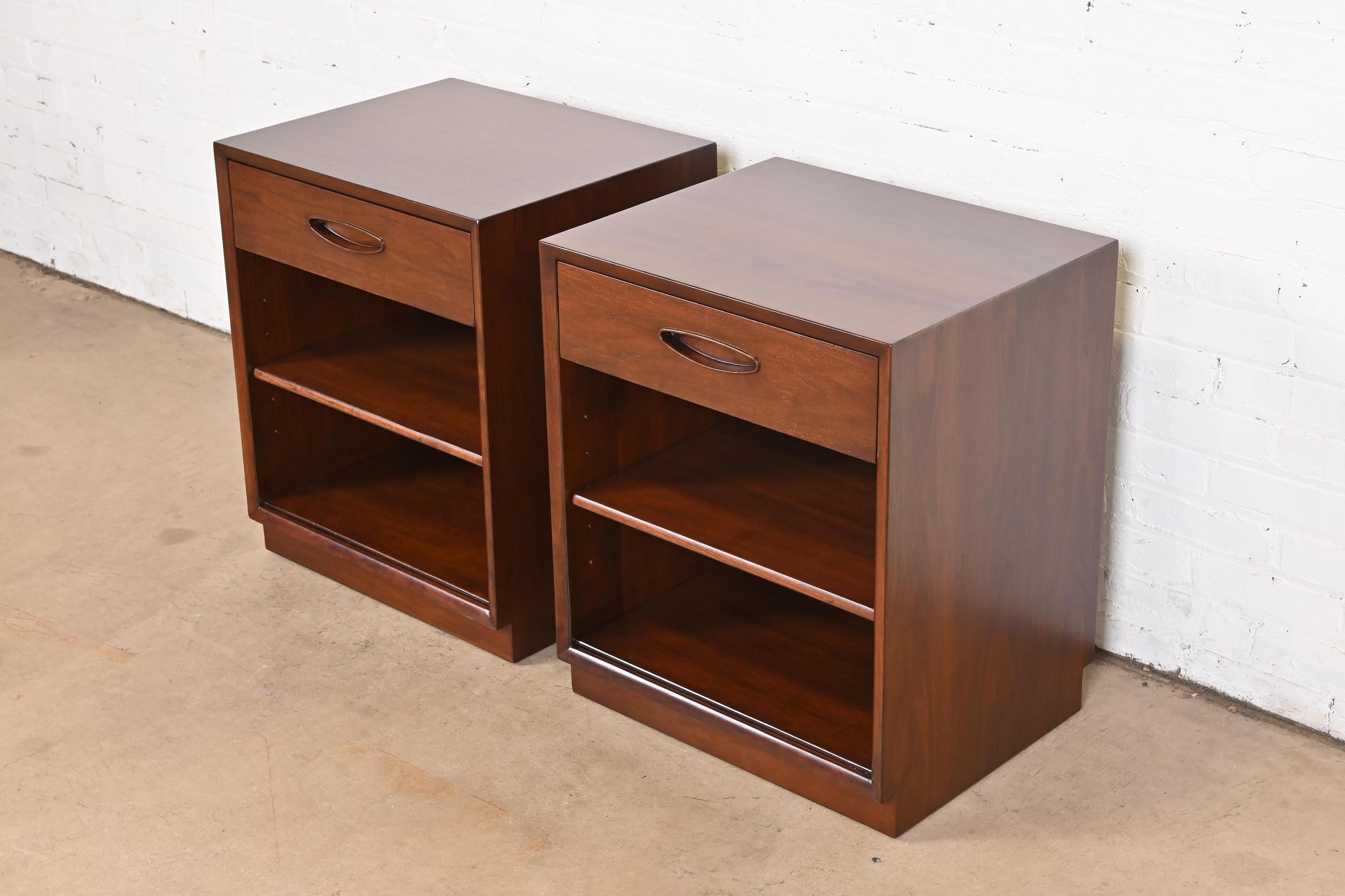 American Henredon Mid-Century Modern Walnut Nightstands, Newly Refinished For Sale