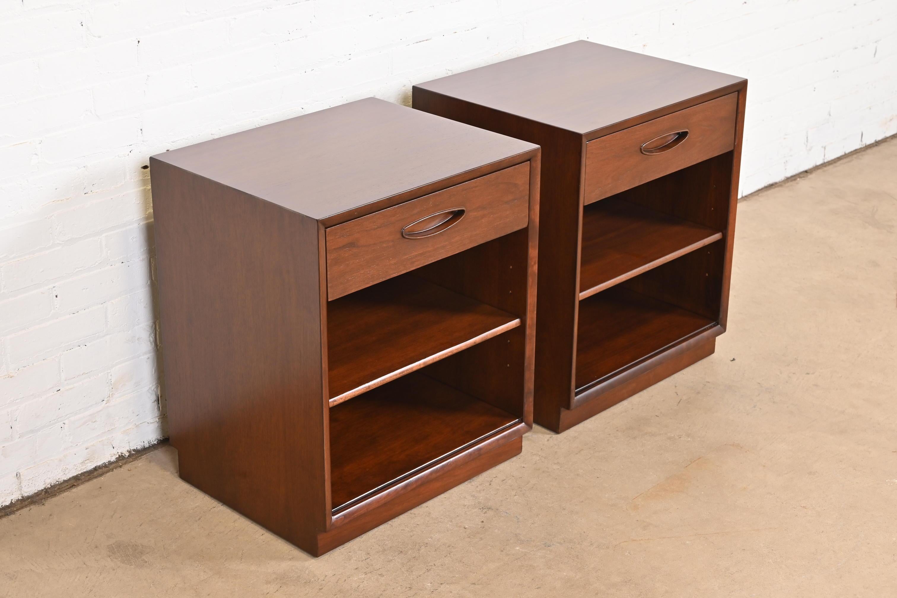 Mid-20th Century Henredon Mid-Century Modern Walnut Nightstands, Newly Refinished For Sale