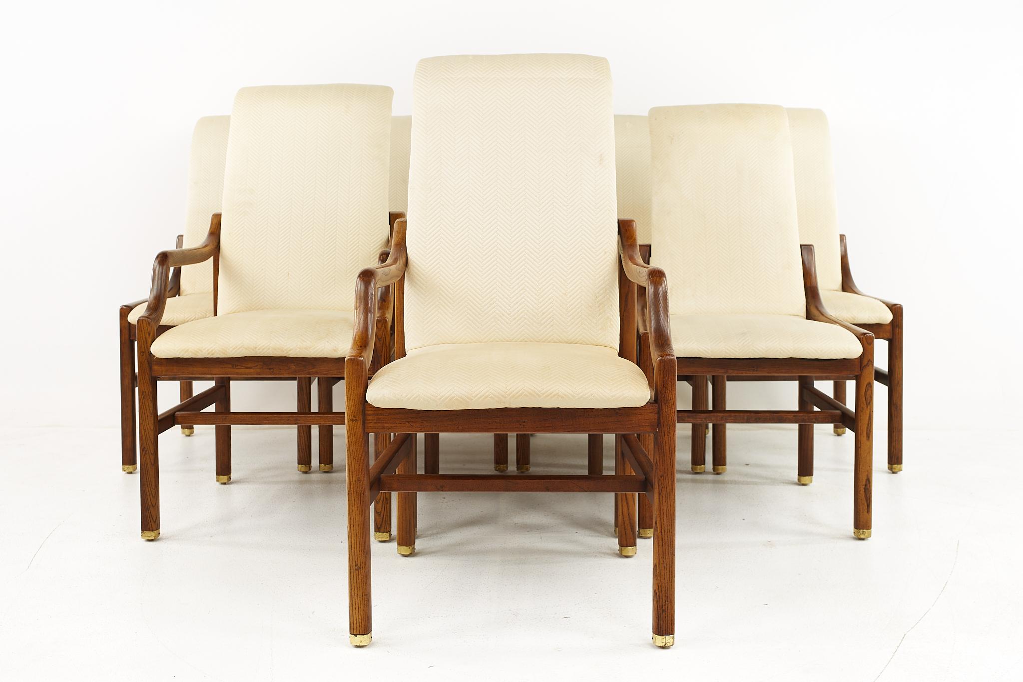 Henredon mid century oak and brass dining chairs - Set of 8

The captains' chair measures: 22 wide x 22 deep x 42 high, with a seat height of 18 and arm height of 25.25 inches
The side chairs measure: 20.5 wide x 22 deep x 41 high, with a seat