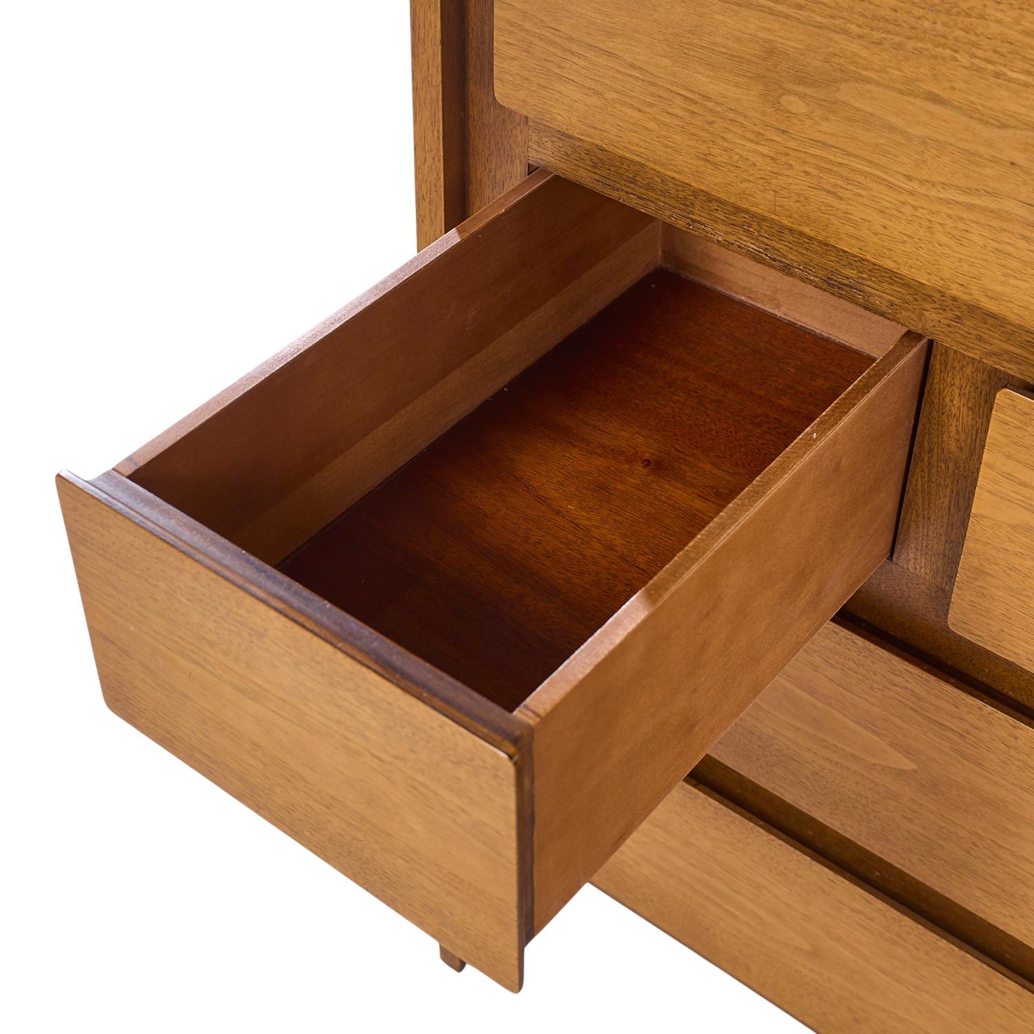 20th Century Henredon Mid Century Walnut Highboy Dresser For Sale