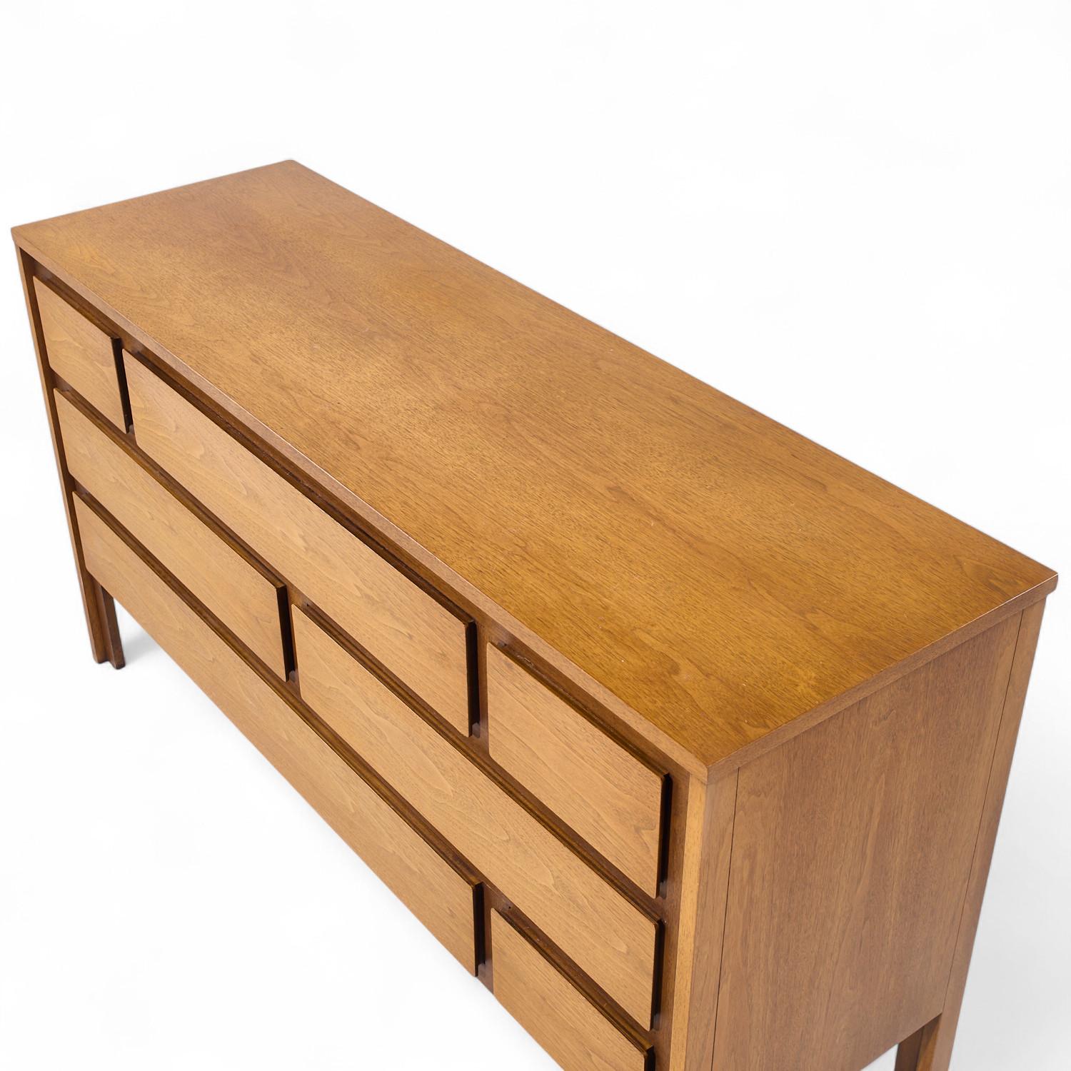 Henredon Mid Century Walnut Lowboy Dresser For Sale 3