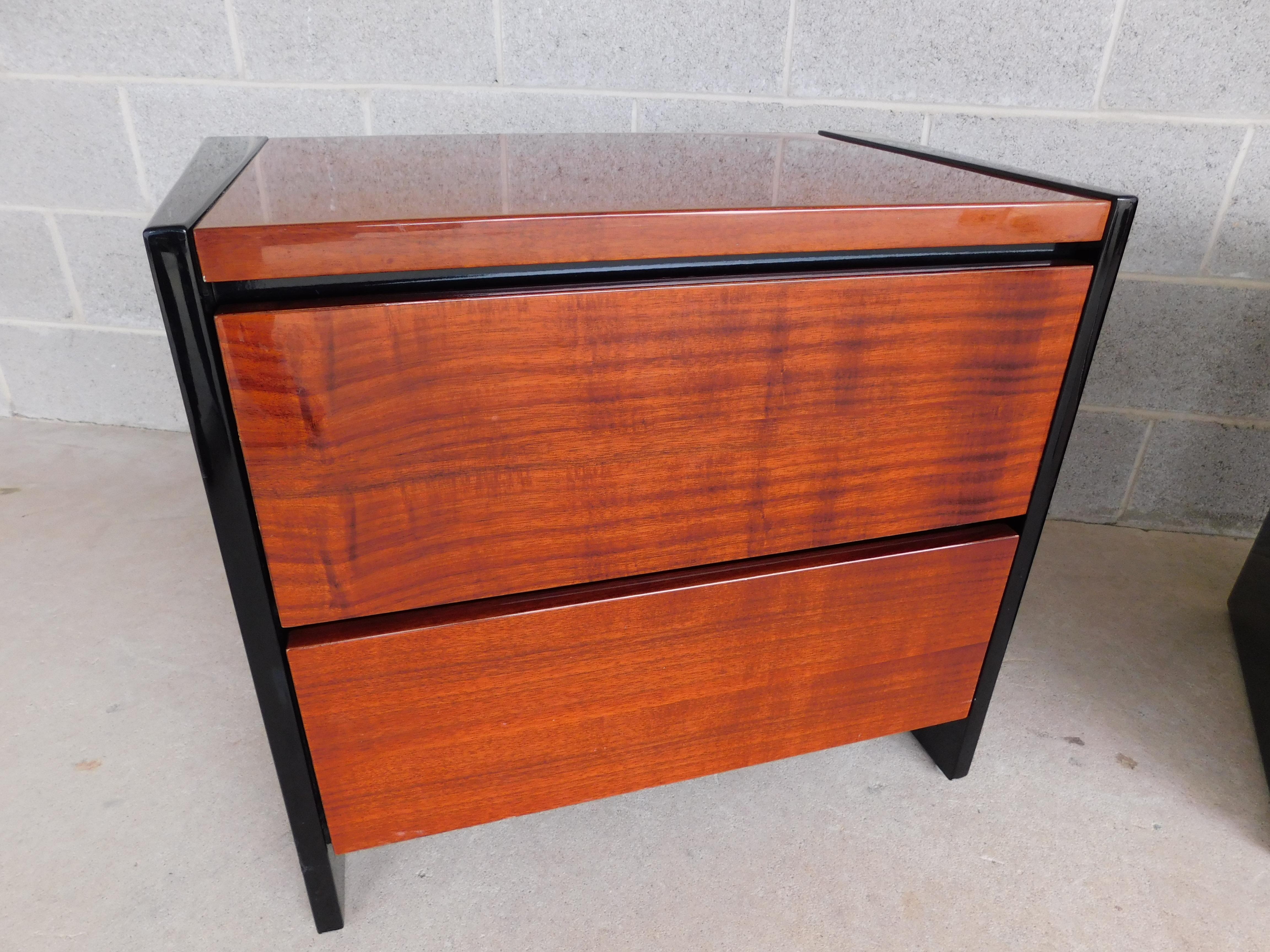 Original condition black lacquer wedged taper design sides, with exotic figured wood top and drawer faces, 2 drawer per bedside table,

Present themselves in good condition, some top surface fine scratch marks show on one stand in the correct