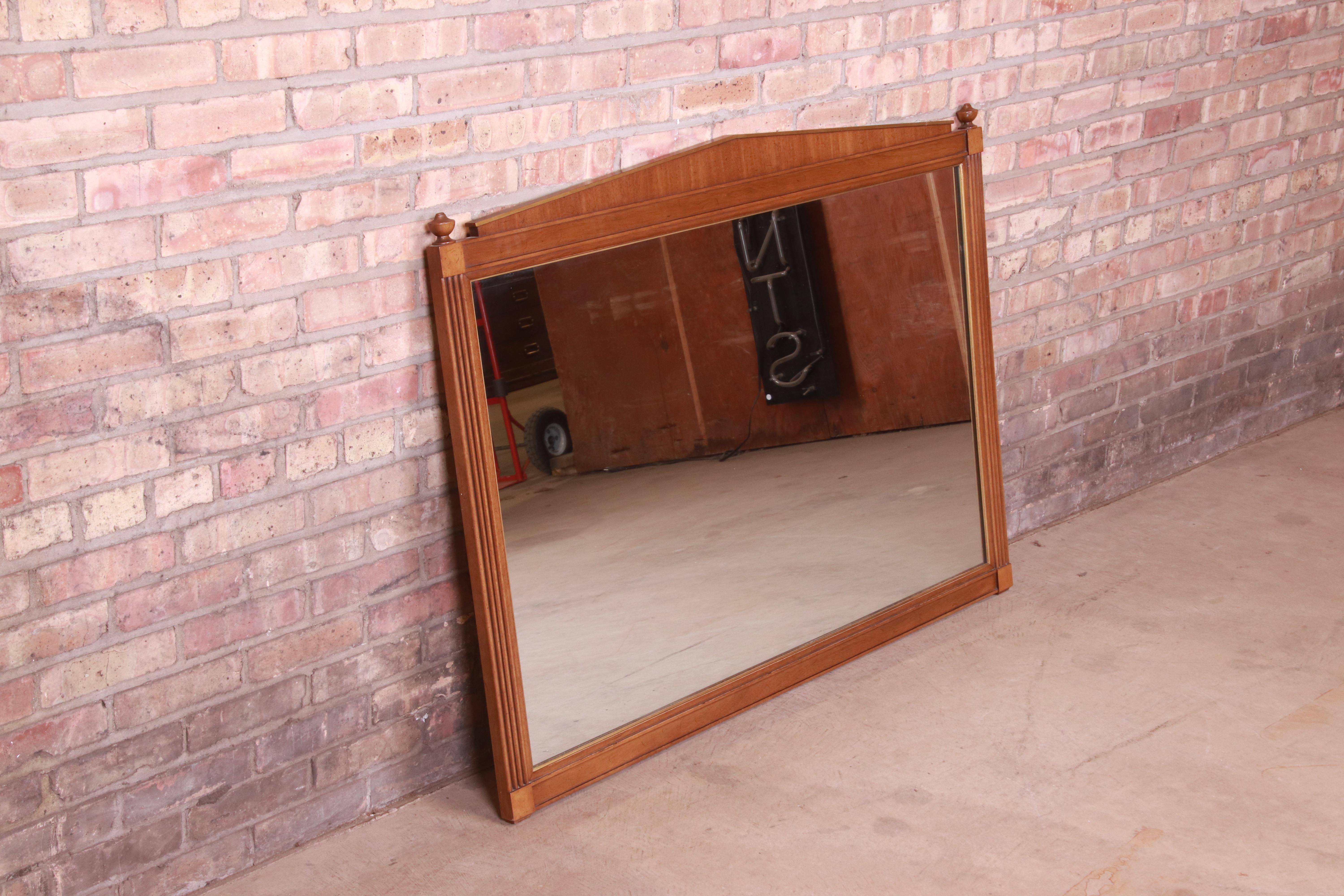 Henredon Neoclassical Carved Walnut and Gold Gilt Wall Mirror, Circa 1960s In Good Condition For Sale In South Bend, IN