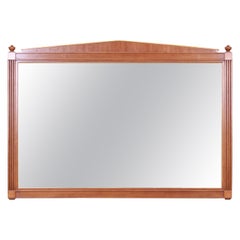Miroir mural néoclassique Henredon en noyer sculpté et doré, vers 1960
