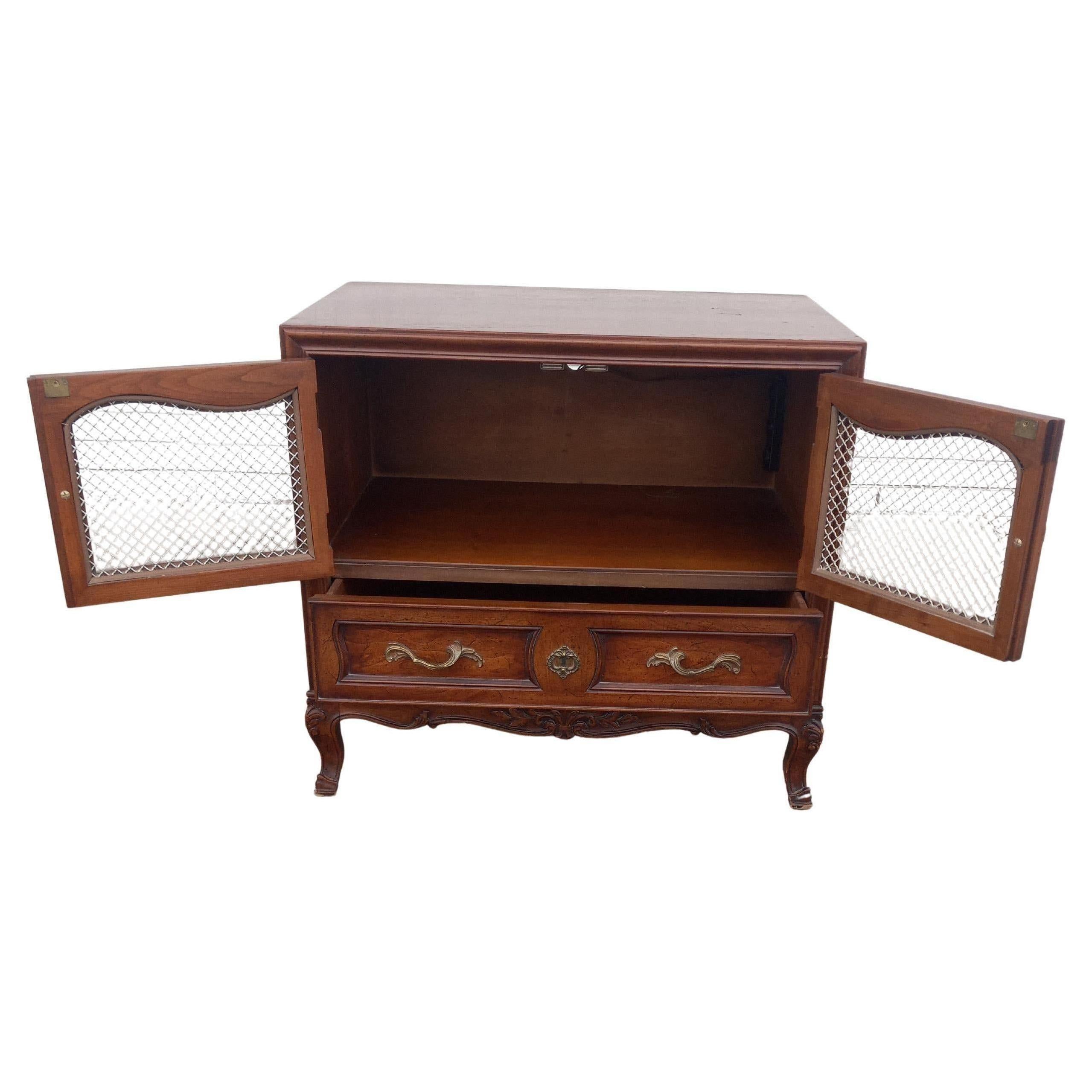 Comodino Henredon / Piccolo mobile progettato da Frank Lloyd Wright
28x19x26