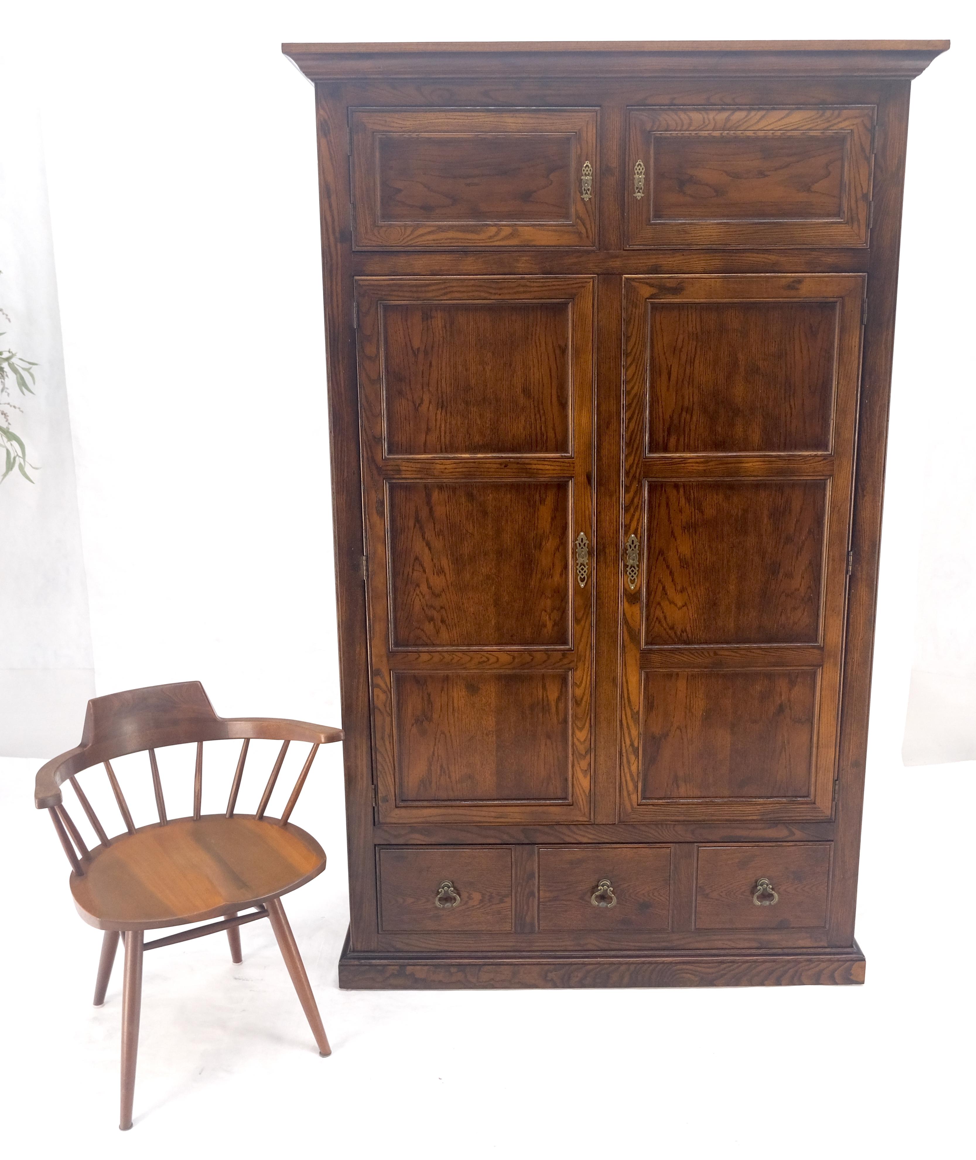 Mid-Century moderno Henredon Oak Armadio da stiro con cassettiera, molto capiente MINT in vendita