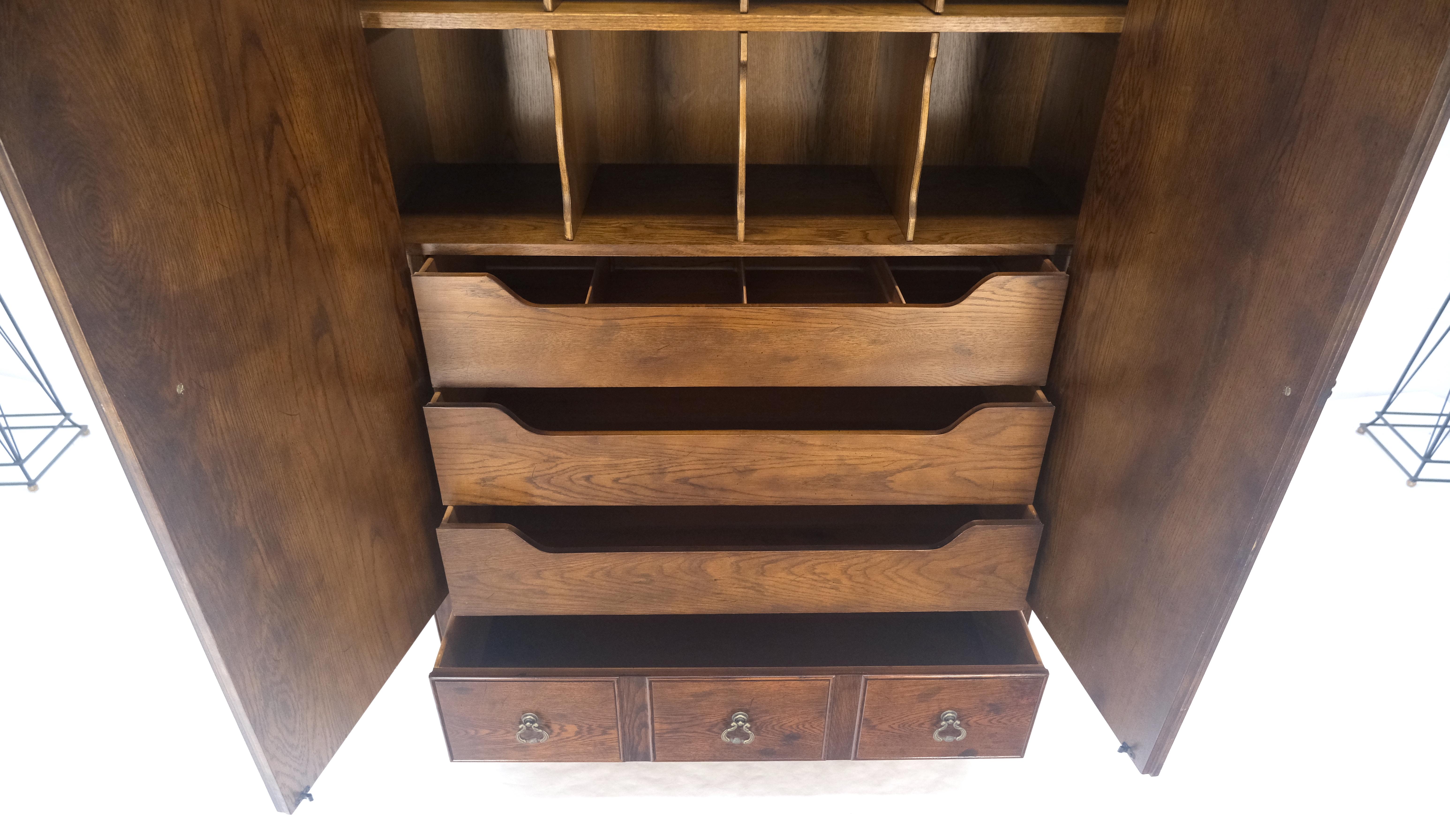 Americano Henredon Oak Armadio da stiro con cassettiera, molto capiente MINT in vendita