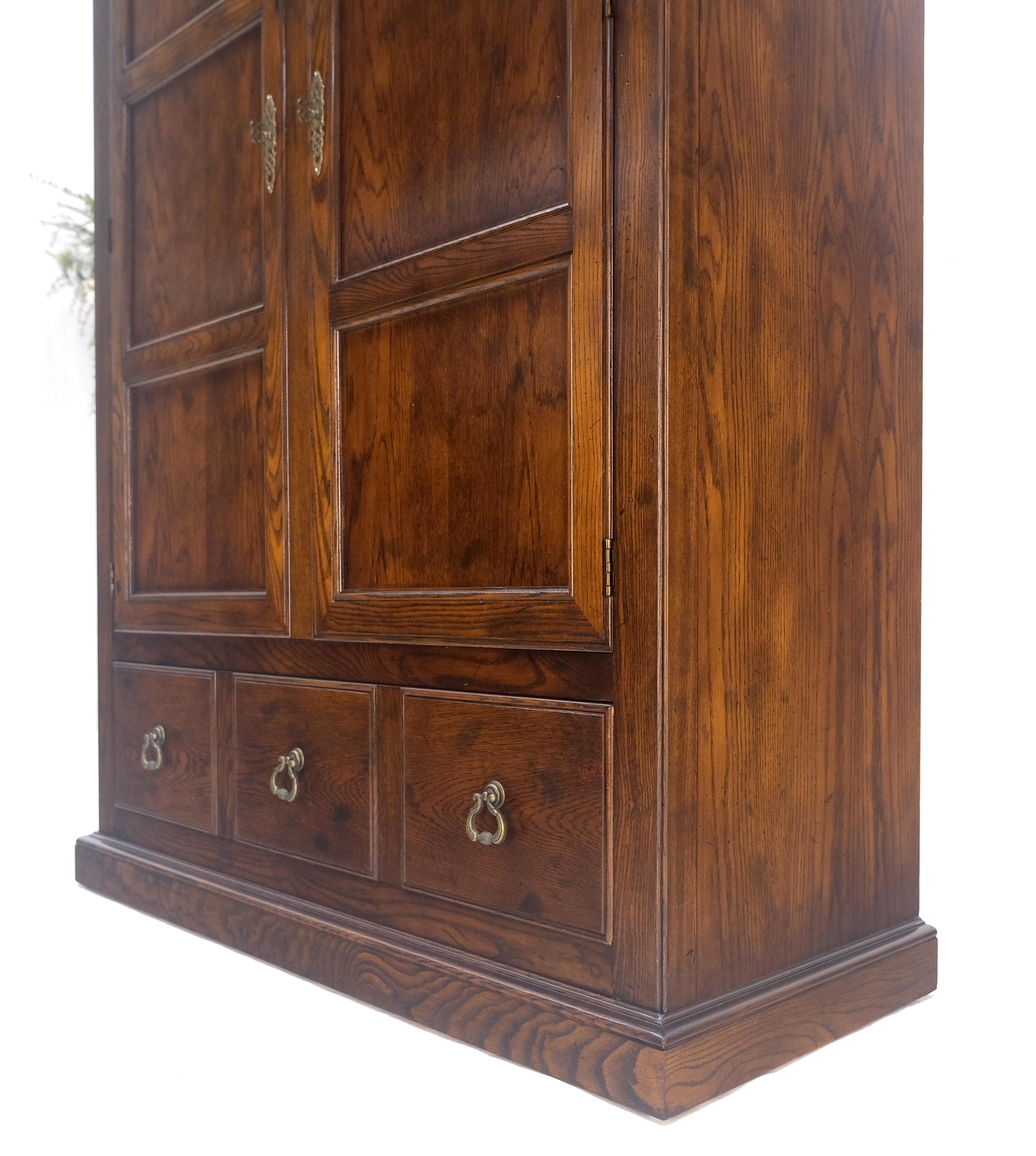 Ottone Henredon Oak Armadio da stiro con cassettiera, molto capiente MINT in vendita