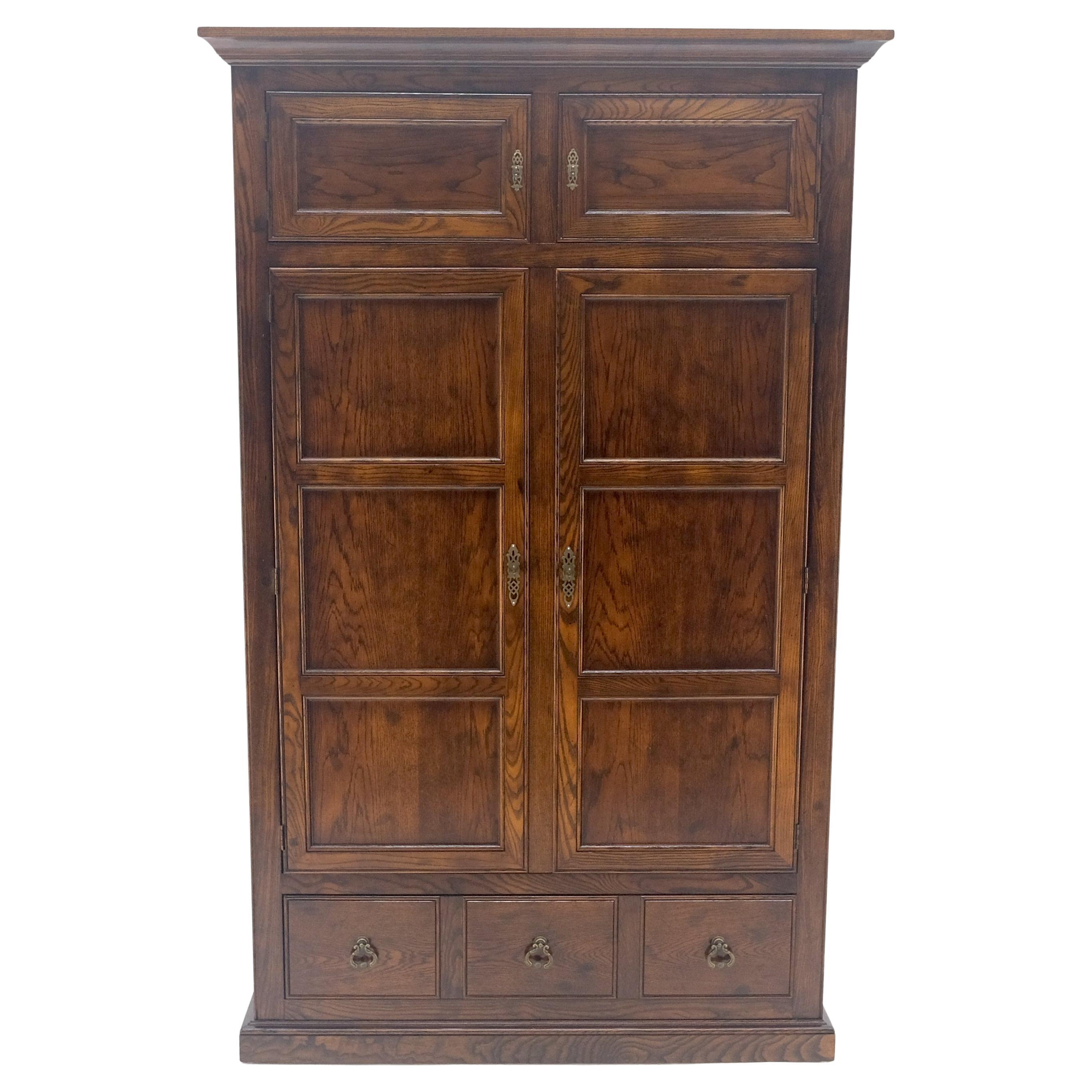 Henredon Oak Armadio da stiro con cassettiera, molto capiente MINT in vendita