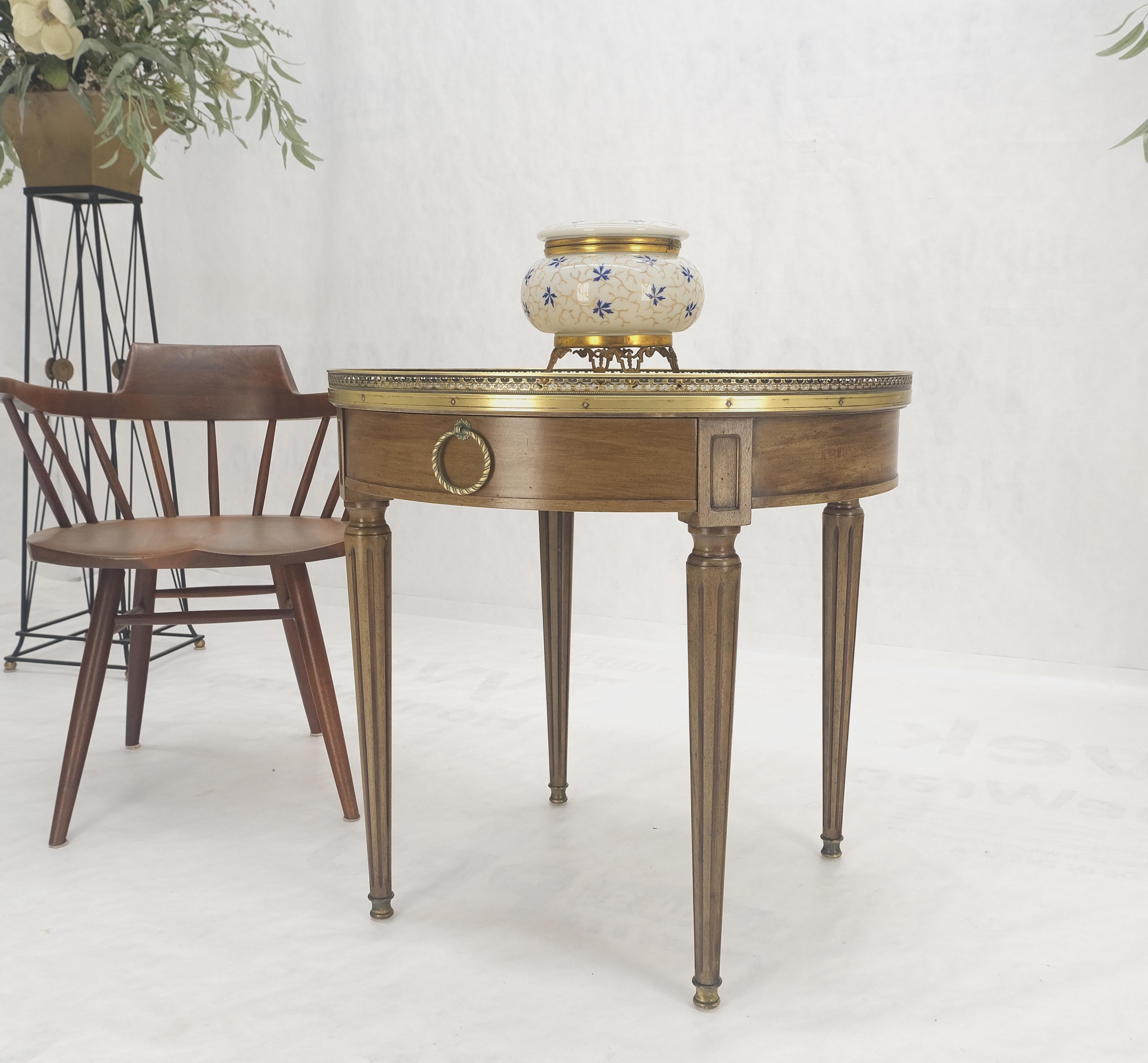 Henredon Olive Green Round Leather Top Brass Gallery Drop Pull Side Table MINT! In Good Condition For Sale In Rockaway, NJ