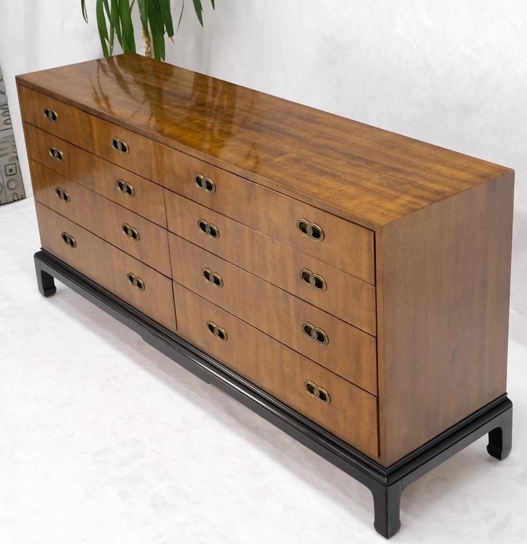 Henredon Overlapping Double Rings Pulls 9 Drawer Satinwood Dresser at 1stDibs