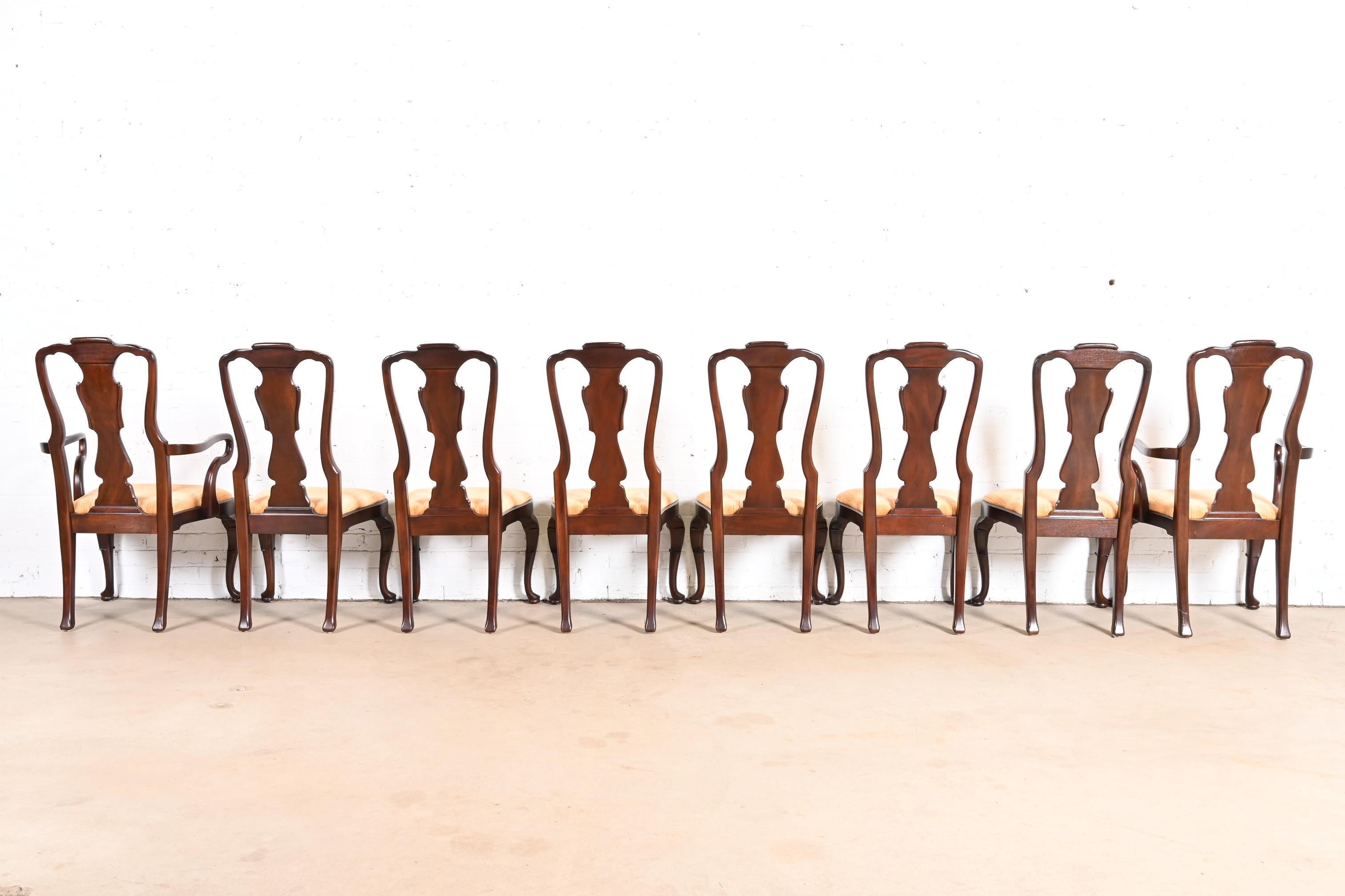 Henredon Queen Anne Sillas de Comedor de Caoba Tallada, Juego de Ocho 4
