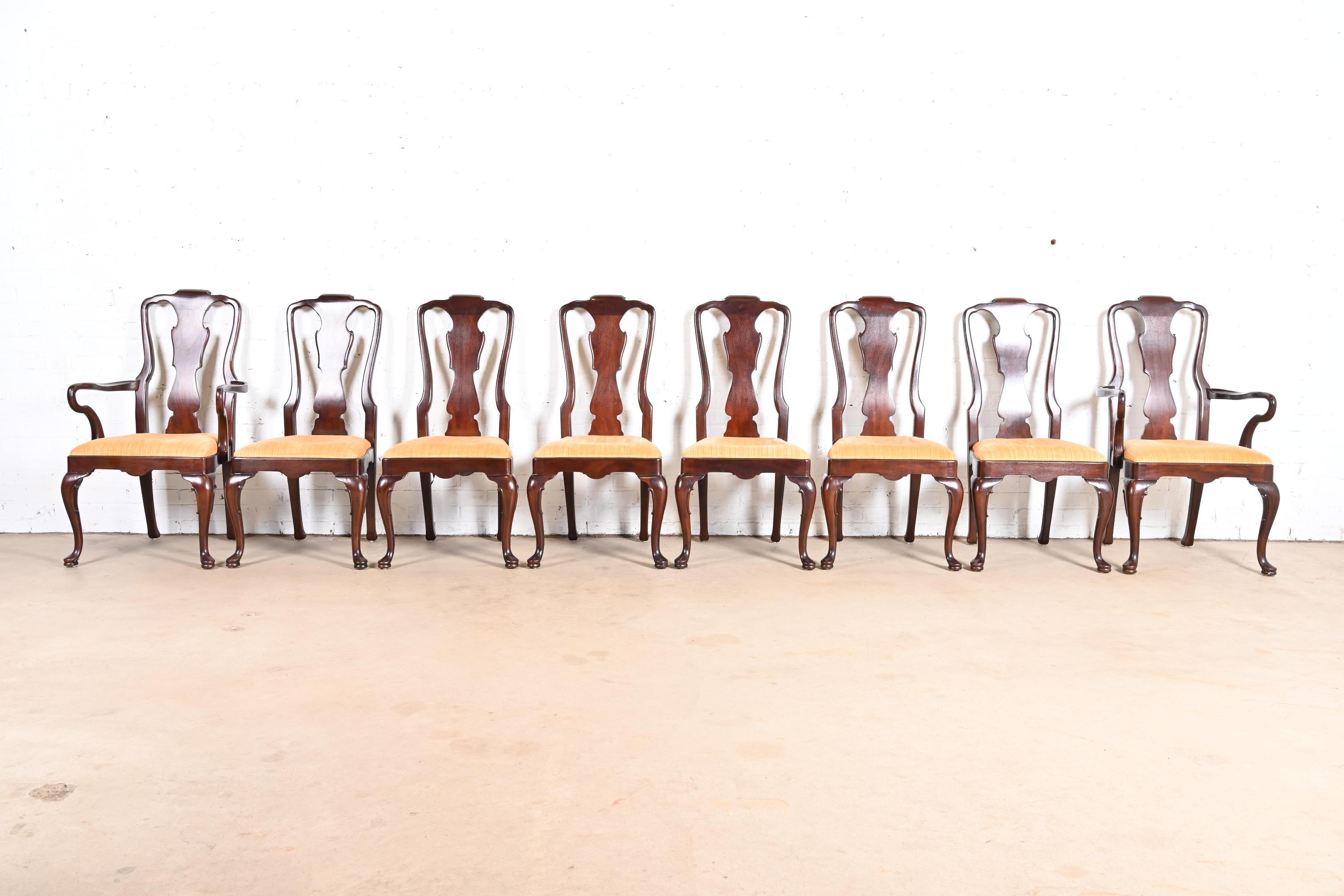 Henredon Queen Anne Sillas de Comedor de Caoba Tallada, Juego de Ocho Estadounidense