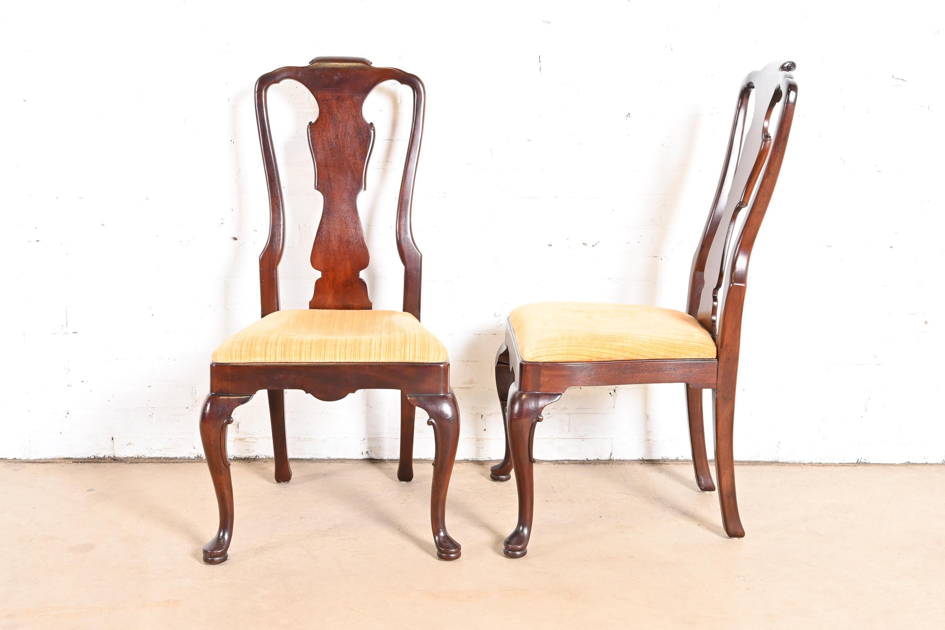 Henredon Queen Anne Sillas de Comedor de Caoba Tallada, Juego de Ocho 2
