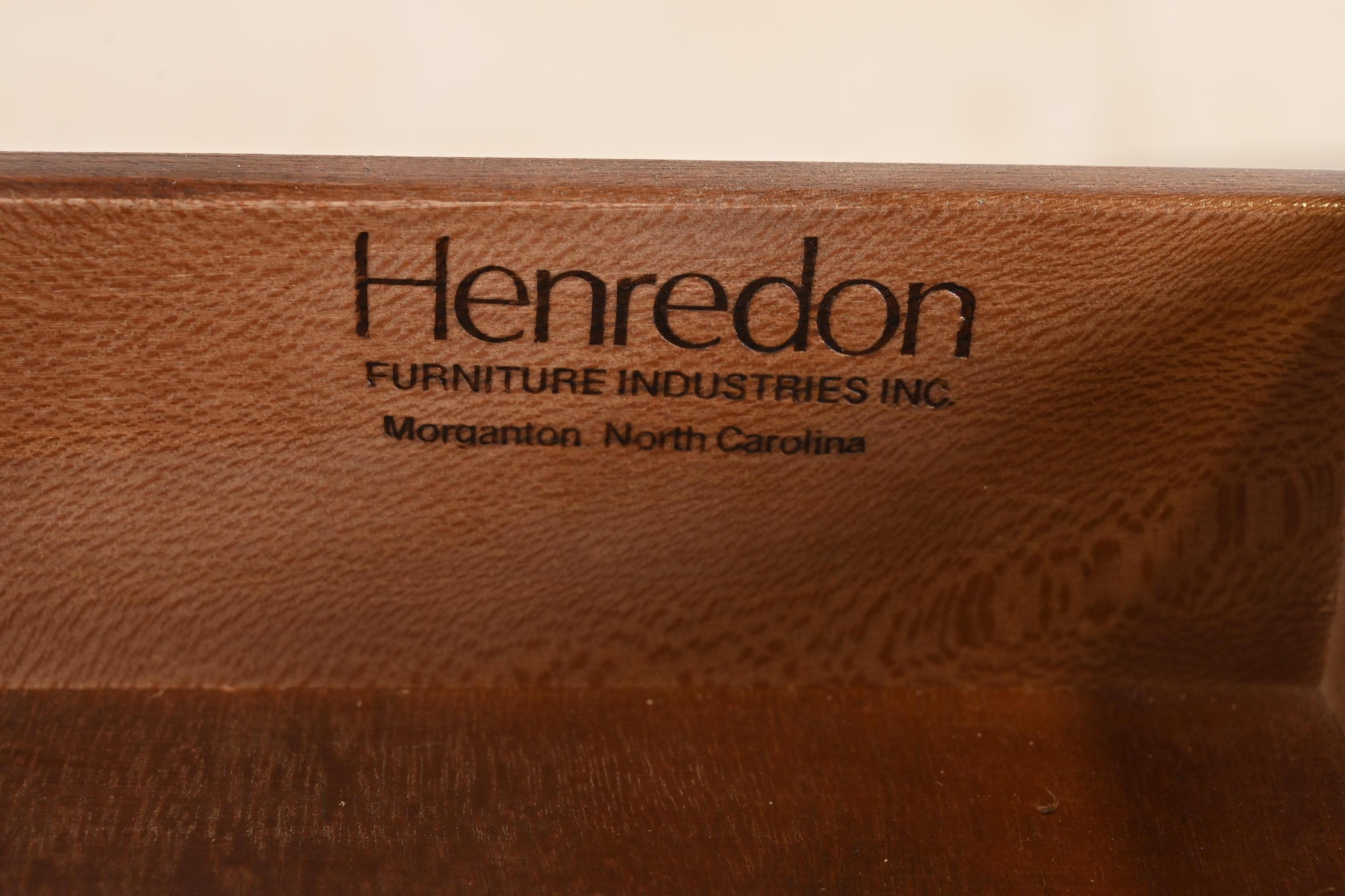 Henredon Crédence buffet en merisier massif Queen Anne en vente 3
