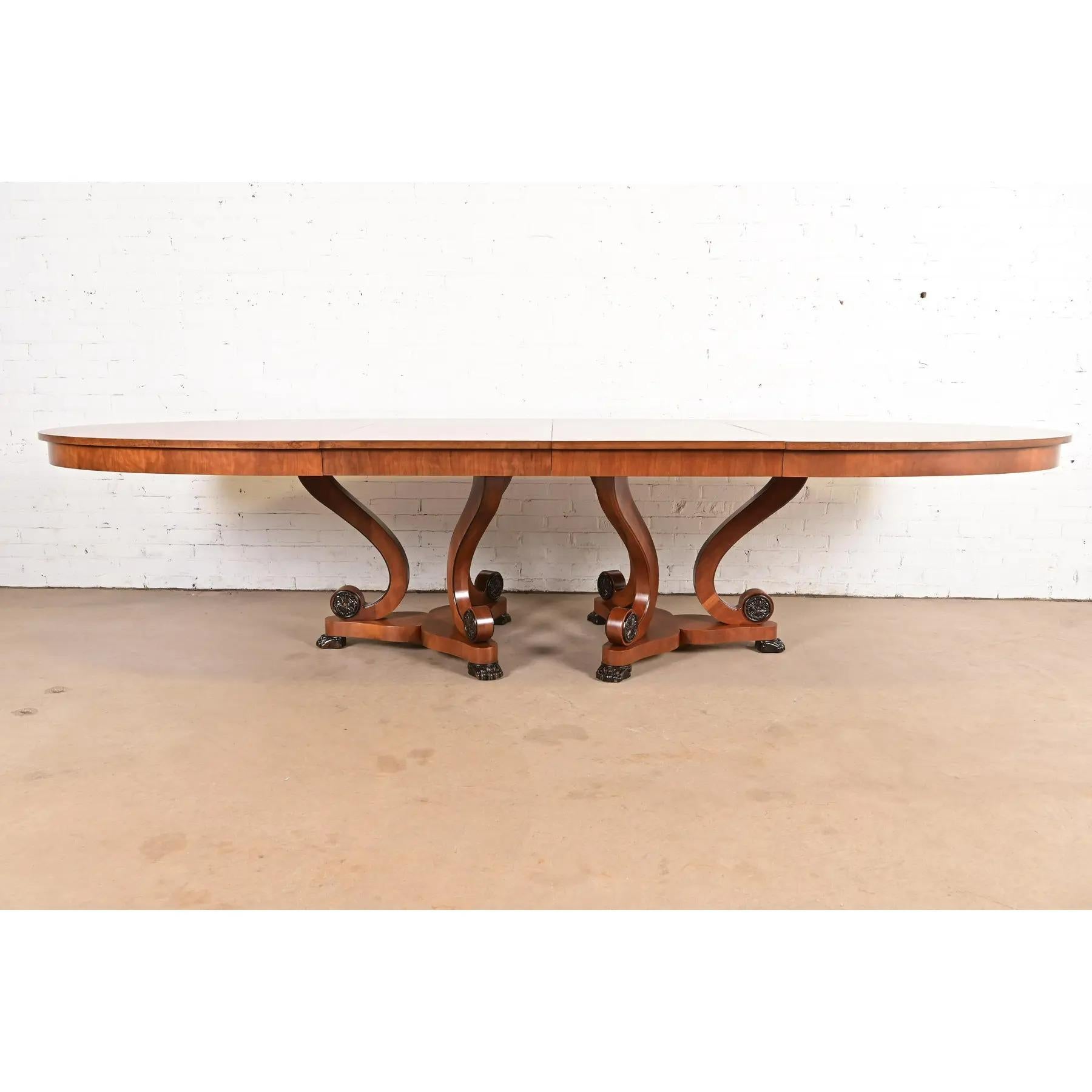 Américain Henredon Regency Cherry and Burl Wood Pedestal Dining Table, Newly Refinished (en anglais) en vente