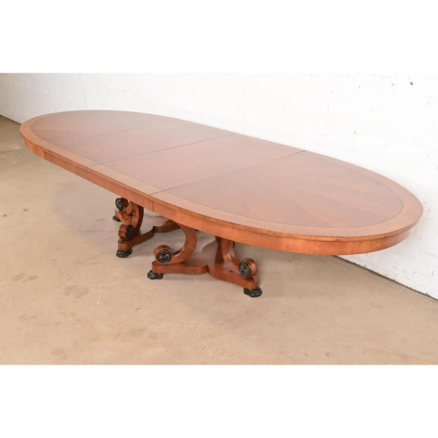 Henredon Regency Cherry and Burl Wood Pedestal Dining Table, Newly Refinished (en anglais) Bon état - En vente à South Bend, IN