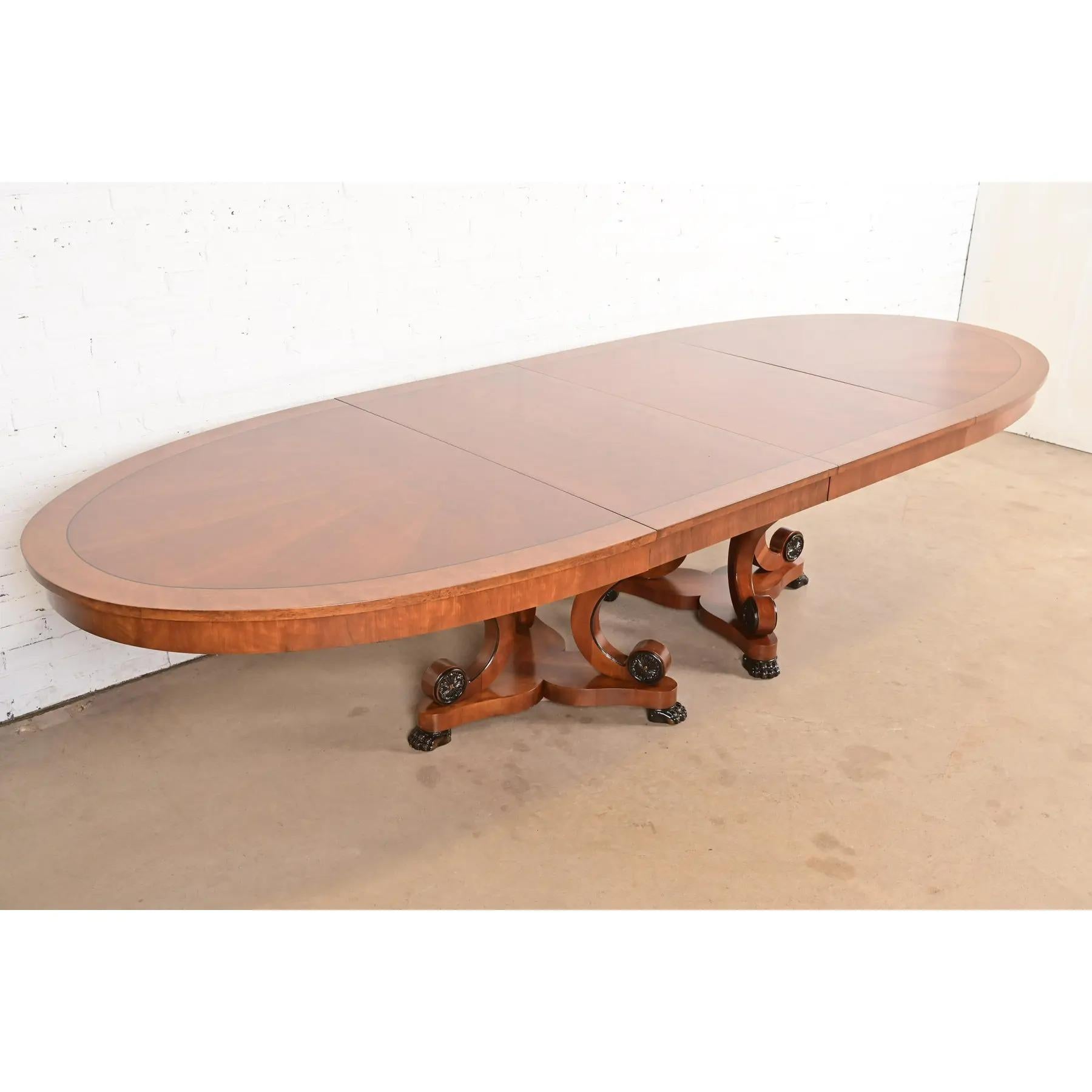 Fin du 20e siècle Henredon Regency Cherry and Burl Wood Pedestal Dining Table, Newly Refinished (en anglais) en vente