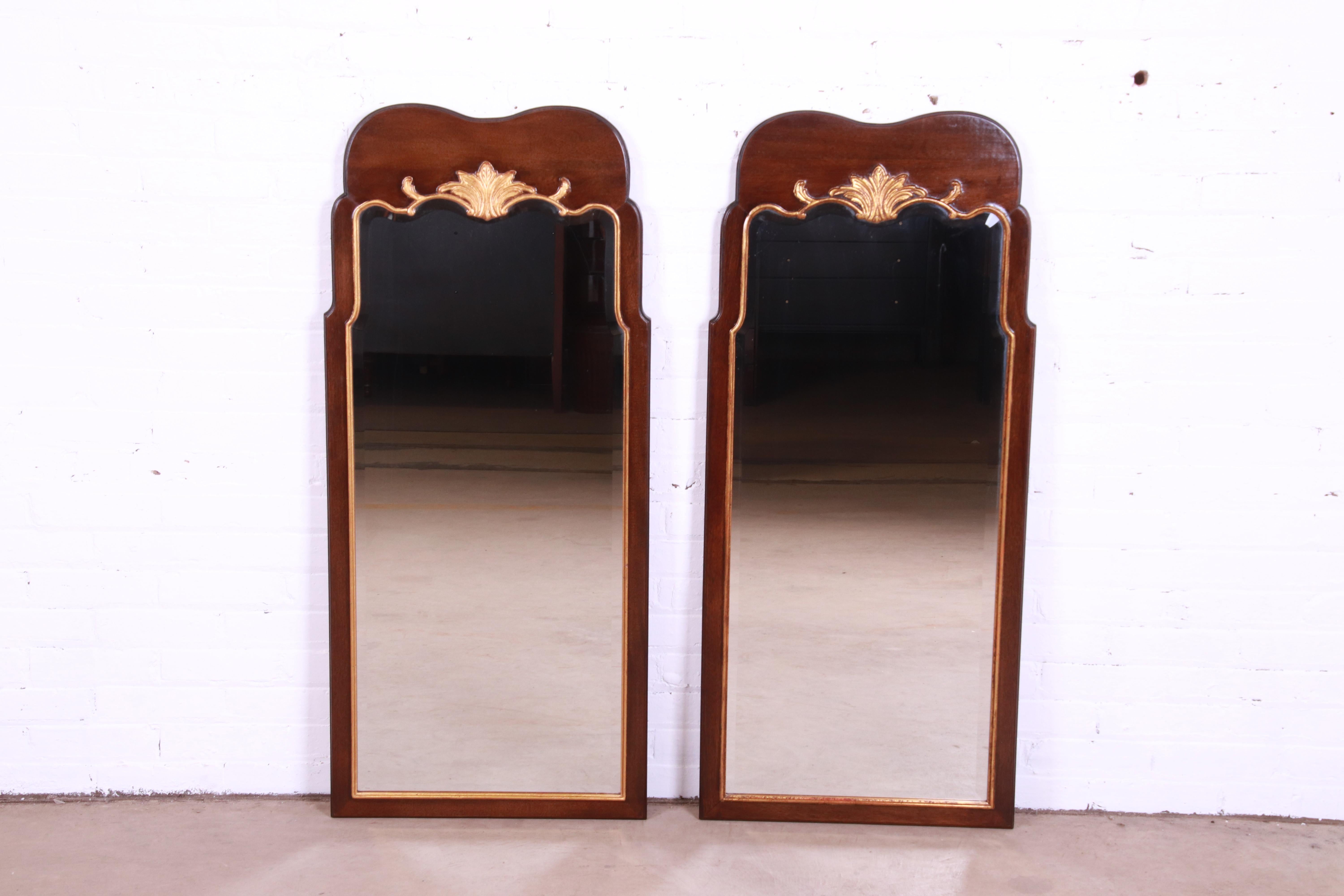 A beautiful pair of Regency style wall mirrors

By Henredon

USA, 1980s

Carved mahogany, with gold gilt details.

Measures: 21