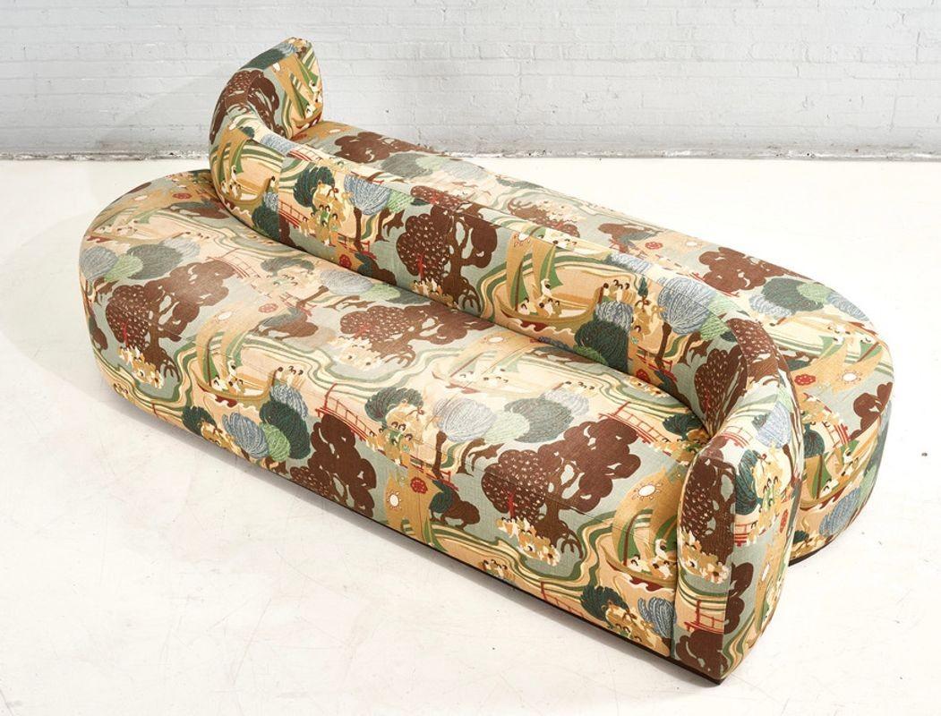 Henredon Risdon Partner Chaise Tete a Tete from the 1945 Collection. Original upholstery.