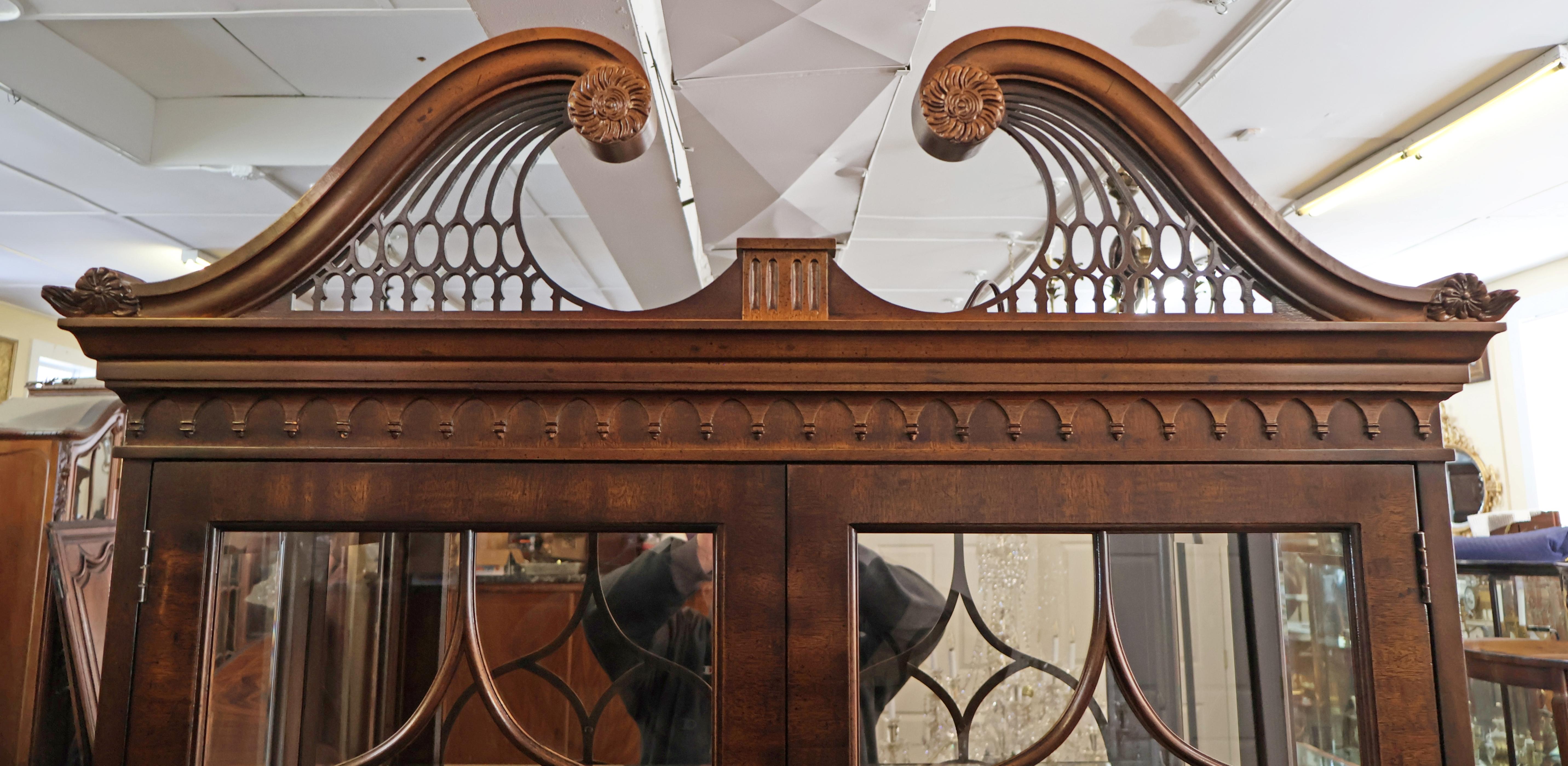 Henredon Square Flame Mahogany, mobile portaoggetti in stile Reggenza in vendita 4