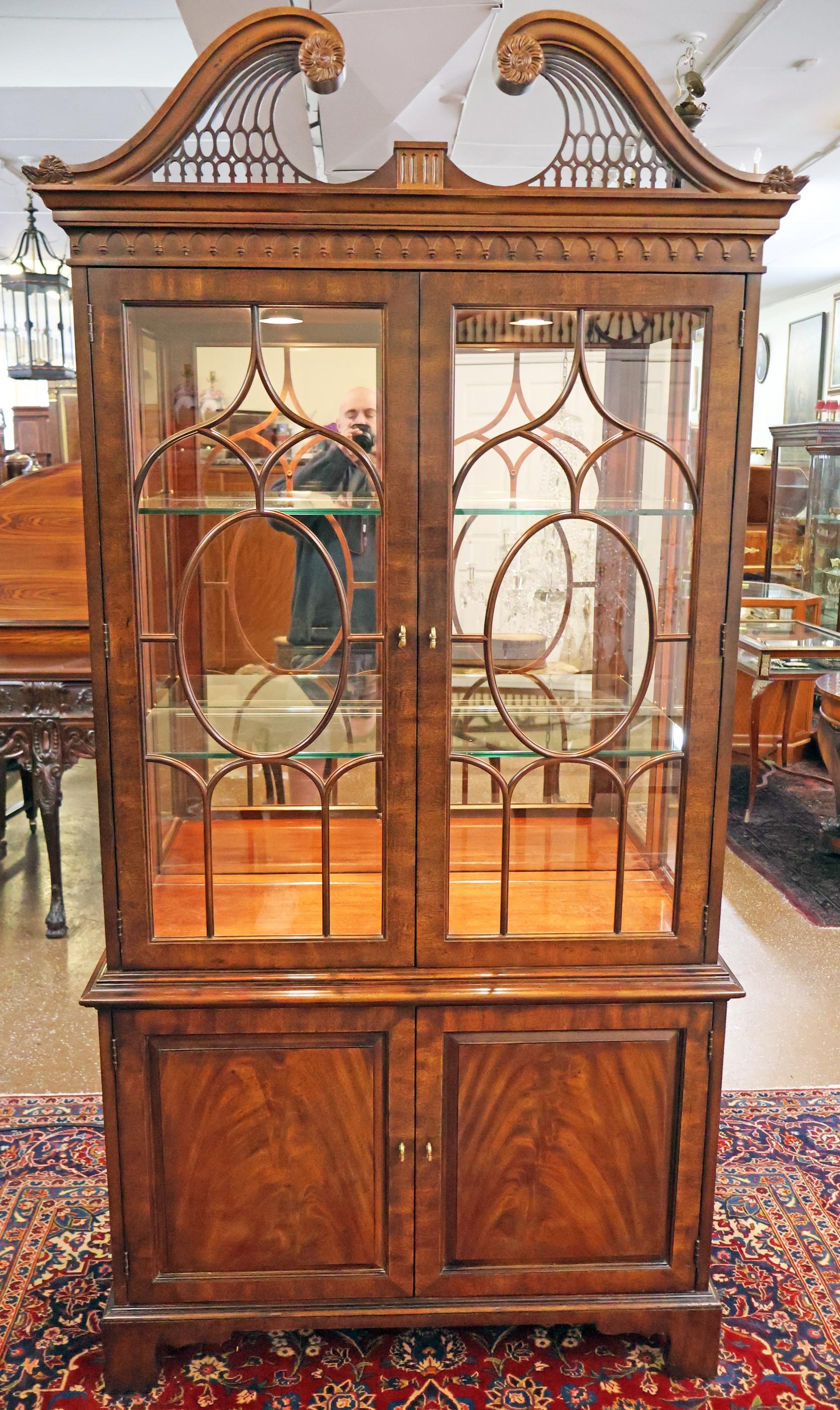 Henredon Square Flame Mahogany, mobile portaoggetti in stile Reggenza in vendita 5