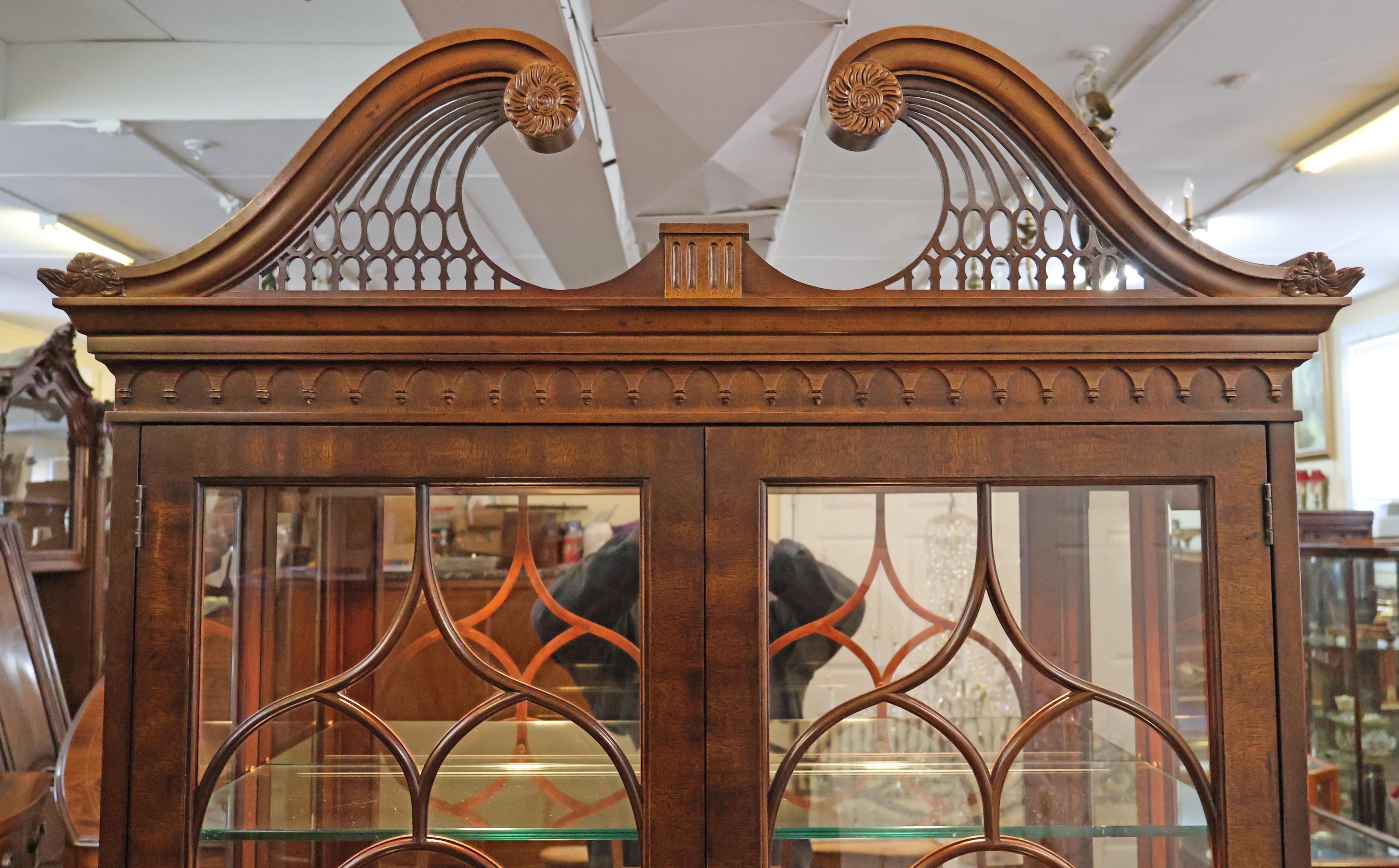 Henredon Square Flame Mahogany, mobile portaoggetti in stile Reggenza in vendita 6