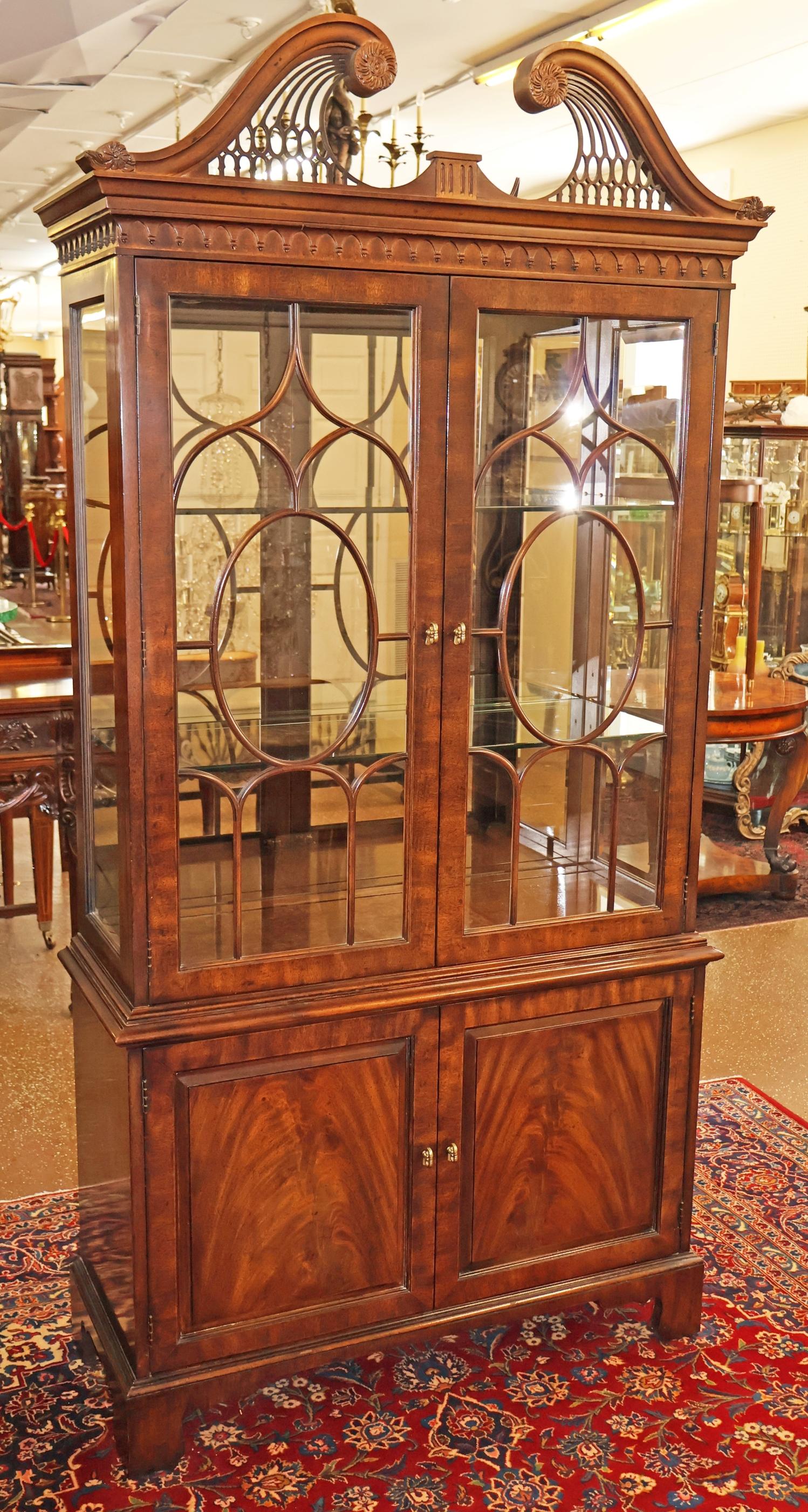 Americano Henredon Square Flame Mahogany, mobile portaoggetti in stile Reggenza in vendita