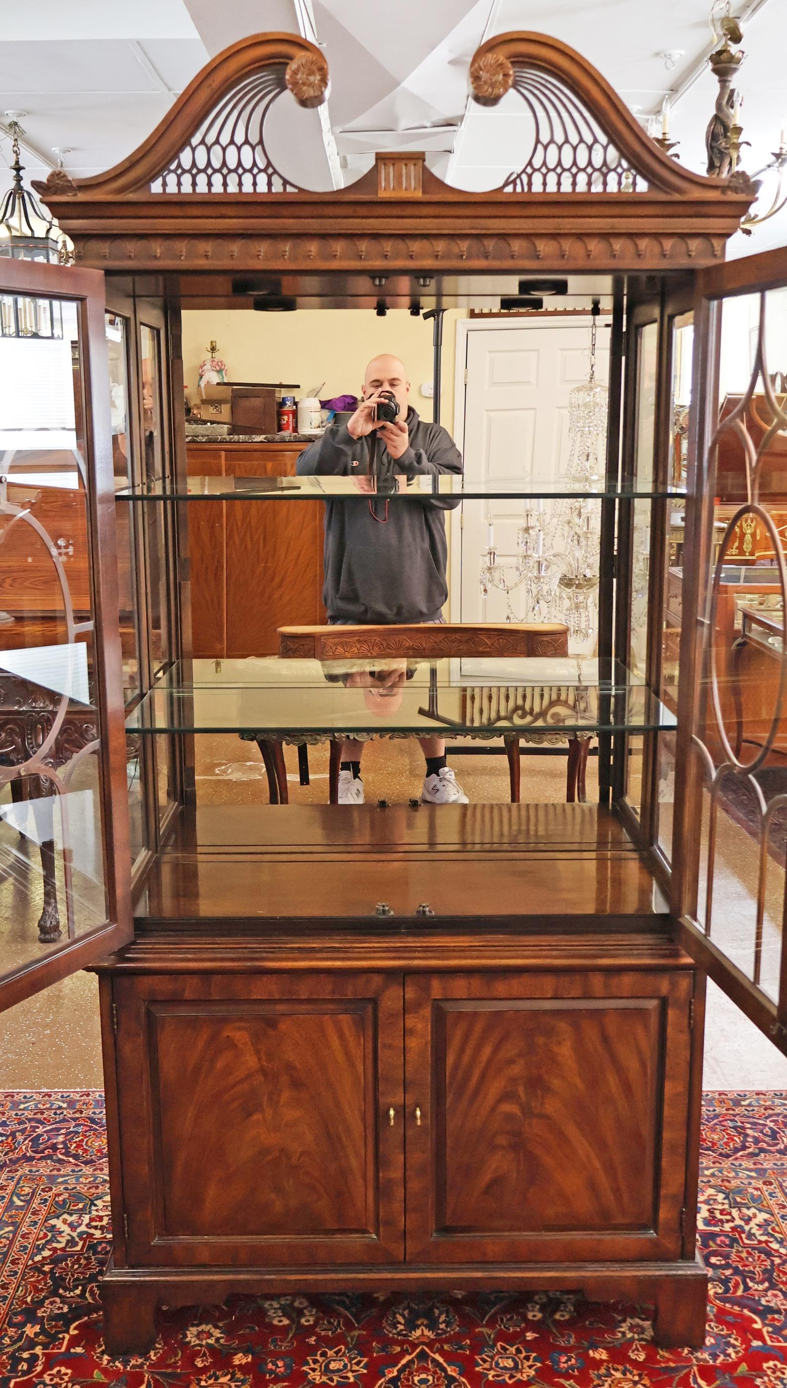 Mogano Henredon Square Flame Mahogany, mobile portaoggetti in stile Reggenza in vendita