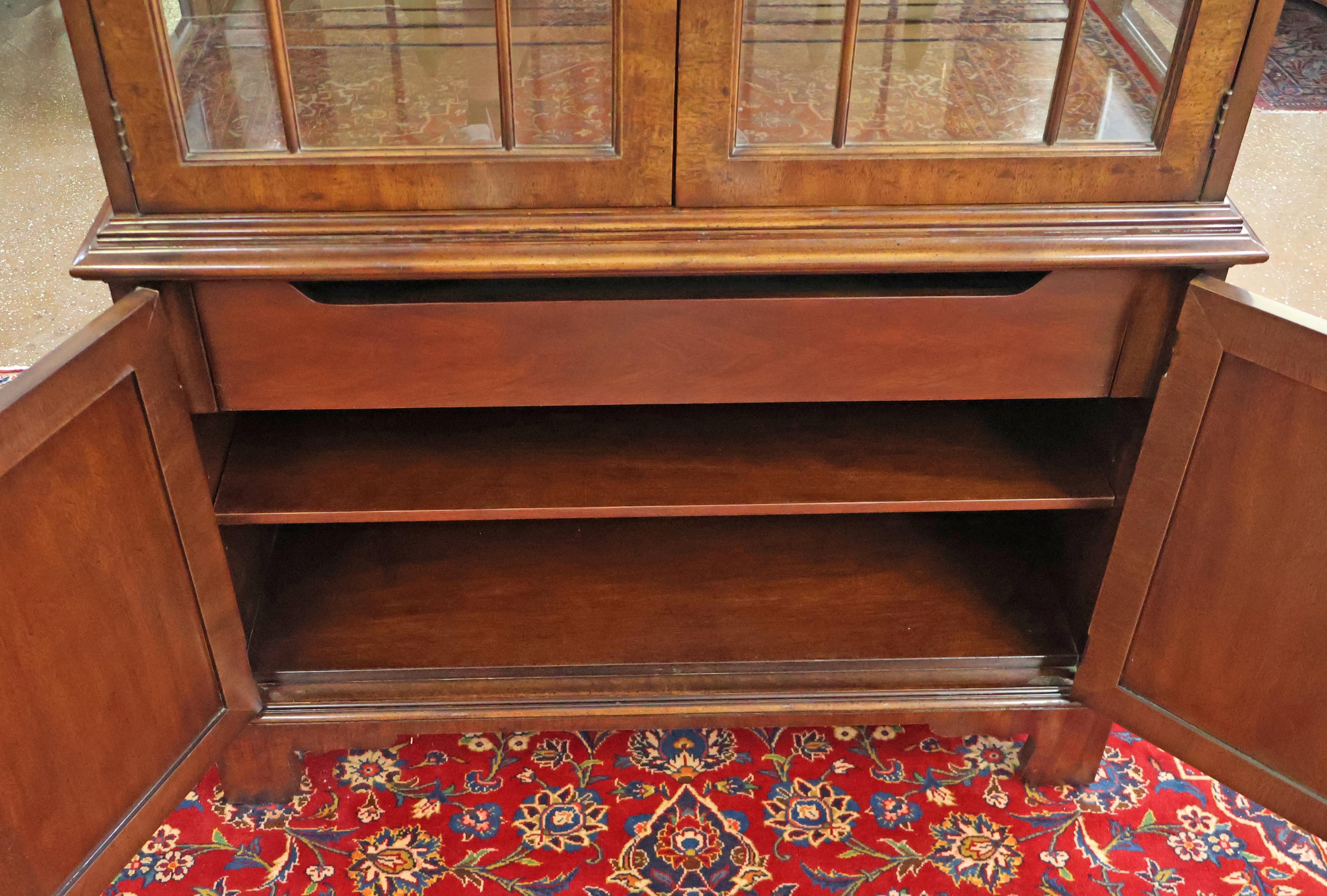 Henredon Square Flame Mahogany, mobile portaoggetti in stile Reggenza in vendita 2