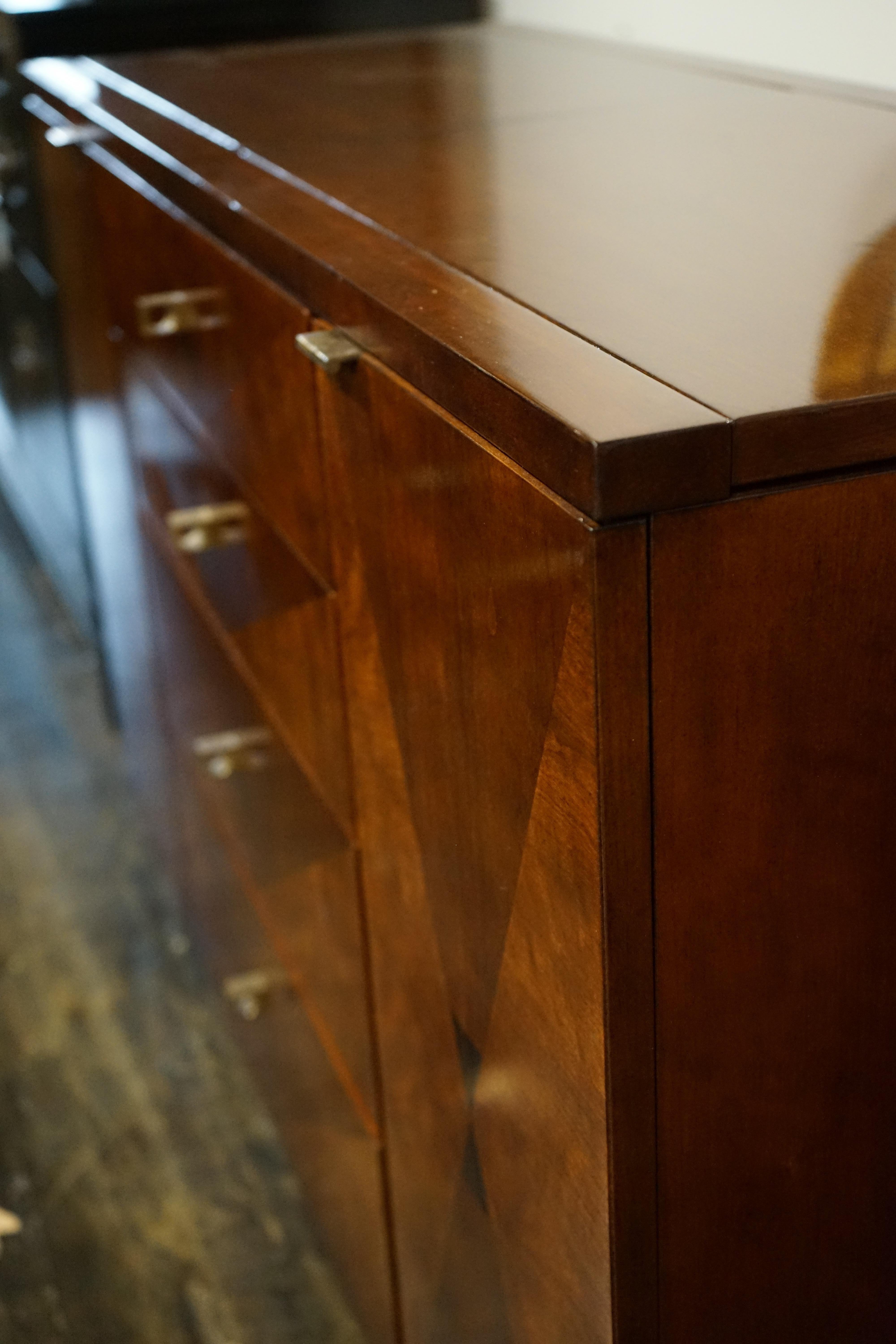 Henredon Escena 4 Buffet o Servidor con Estilo Art Decó en Bueno estado para la venta en Chicago, IL