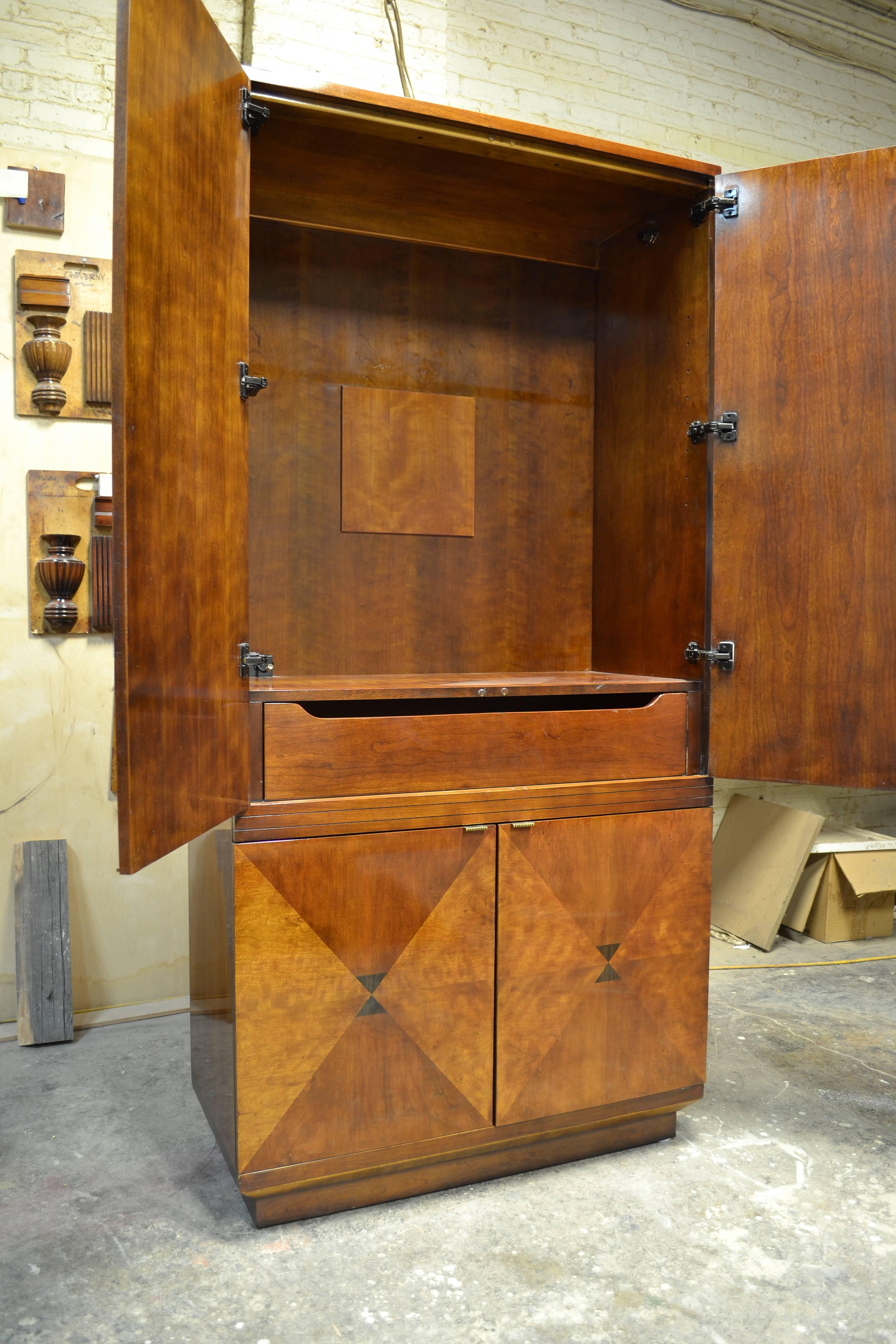 Henredon Scene Four Cabinet In Good Condition For Sale In Chicago, IL