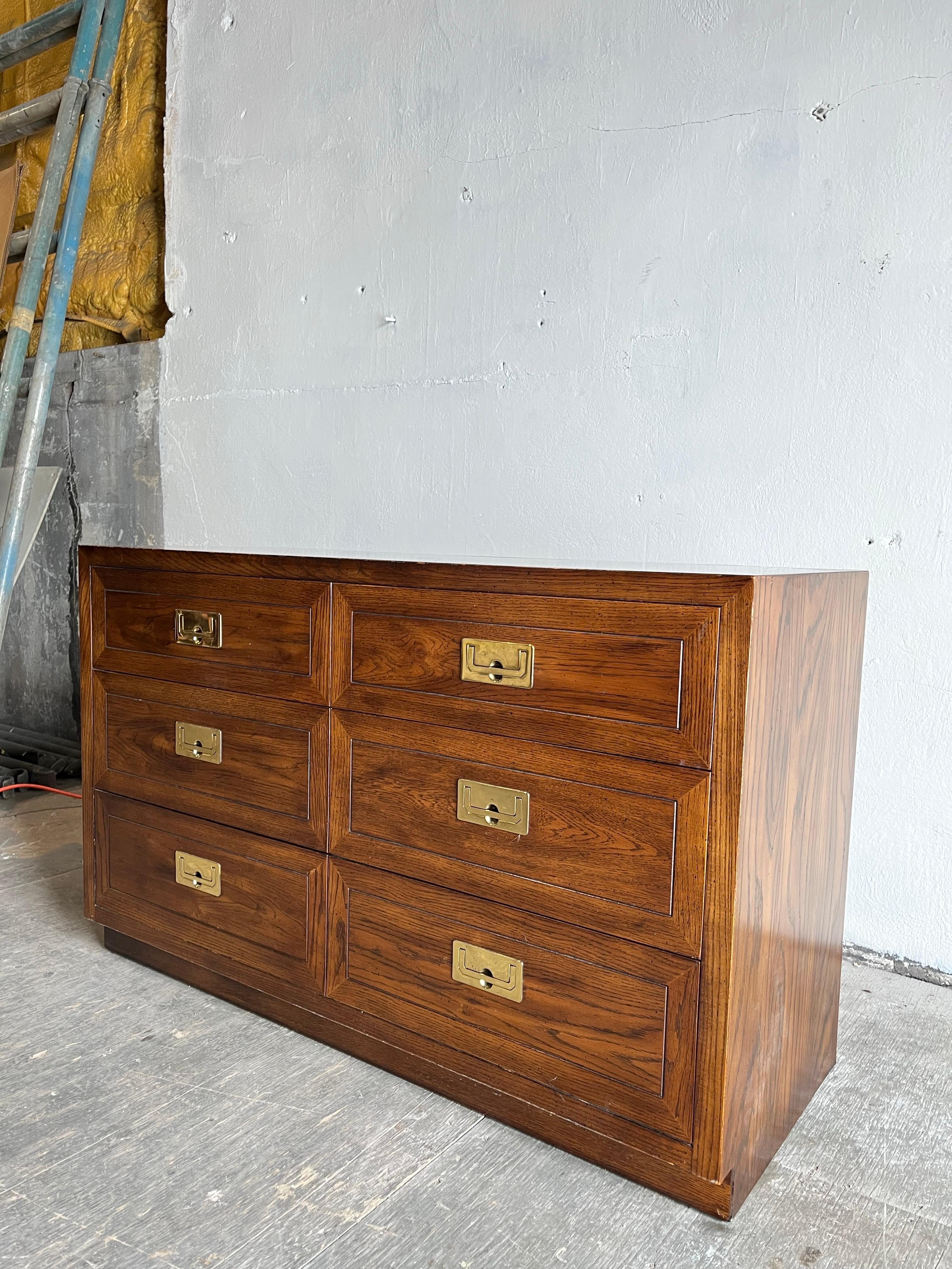 Late 20th Century Henredon Scene One Campaign Chest of Drawers For Sale
