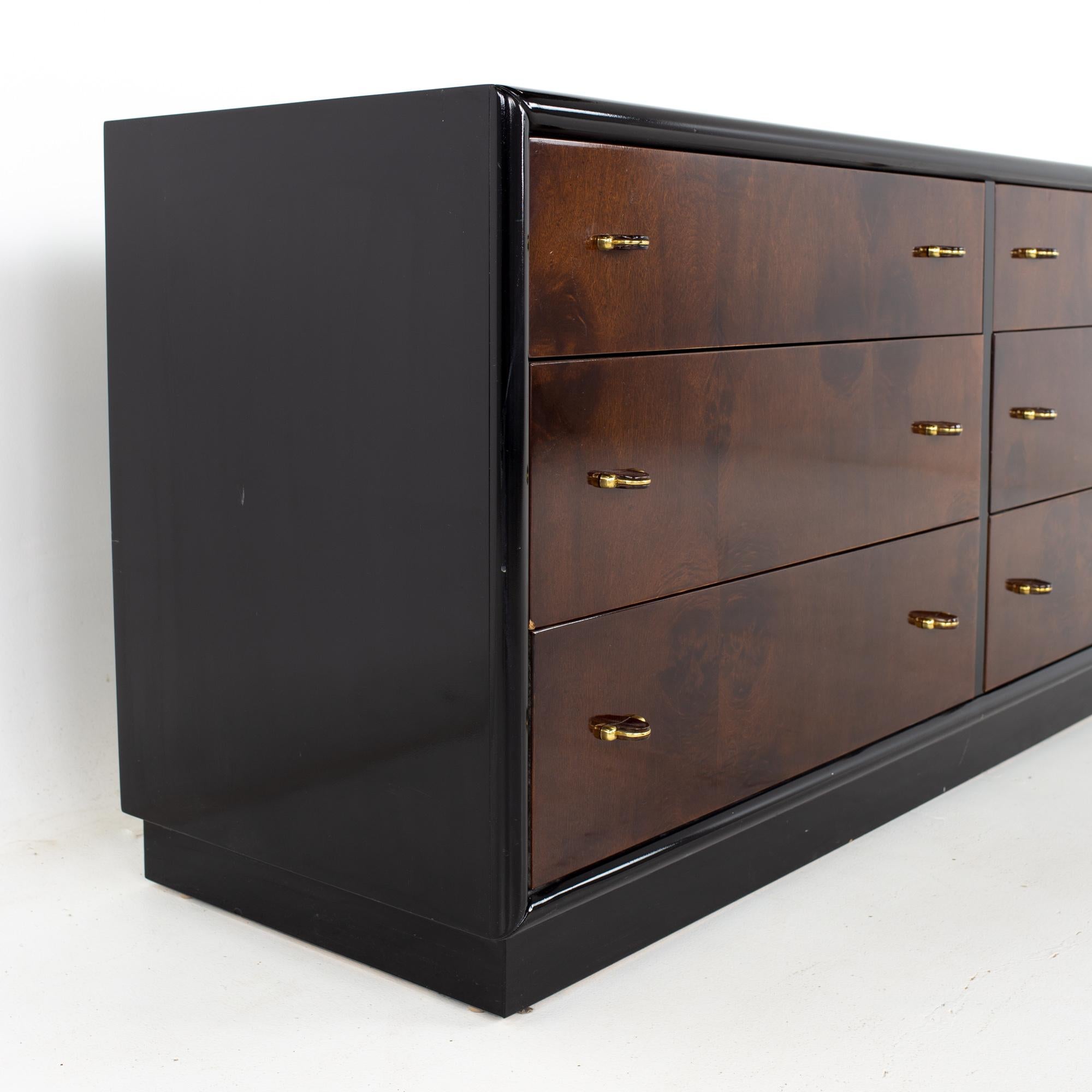 Henredon Scene Three MCM Walnut and Brass Ebonized 6 Drawer Lowboy Dresser In Good Condition In Countryside, IL