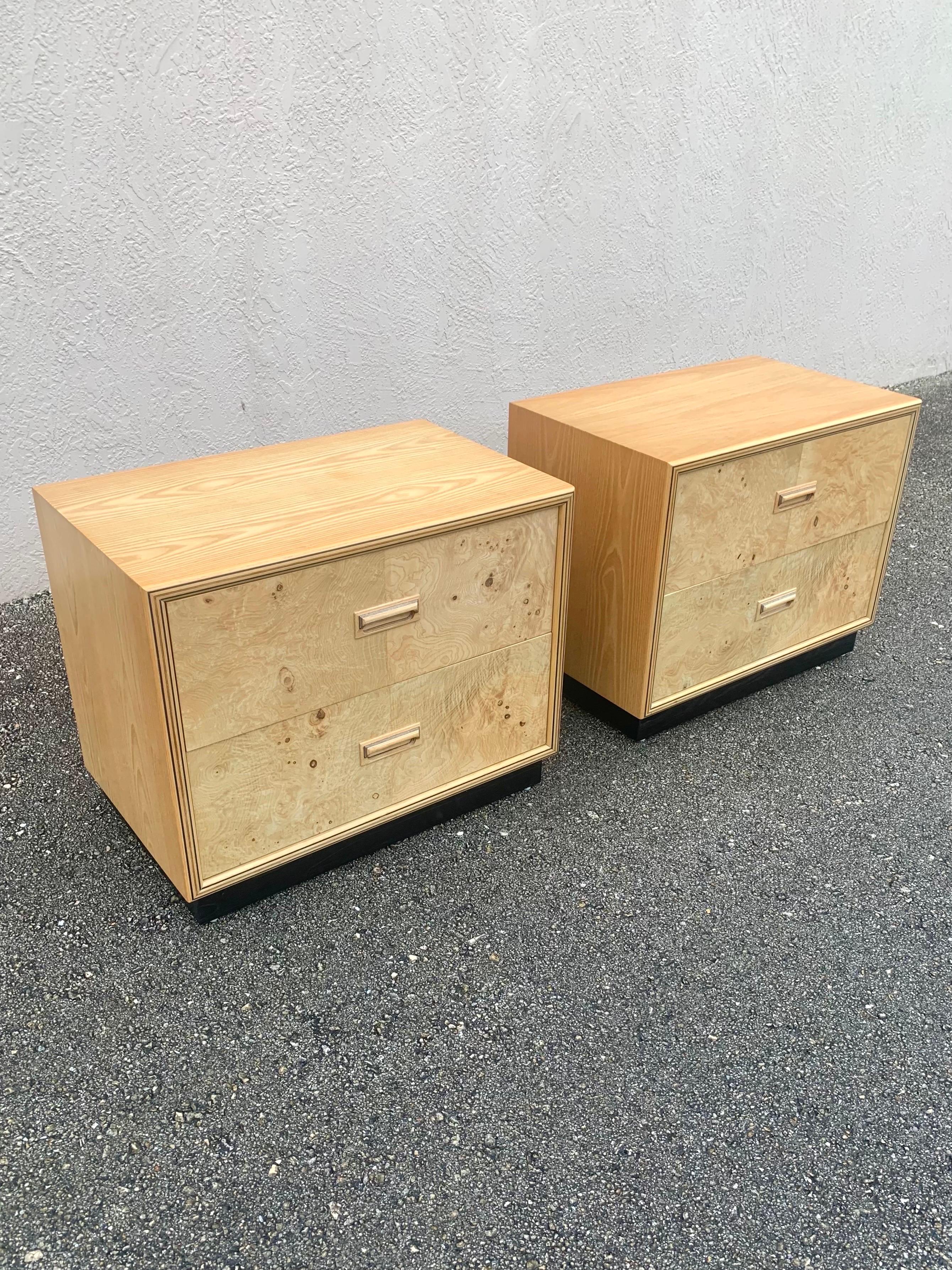 Mid-Century Modern Henredon Scene Two nightstands, a pair For Sale