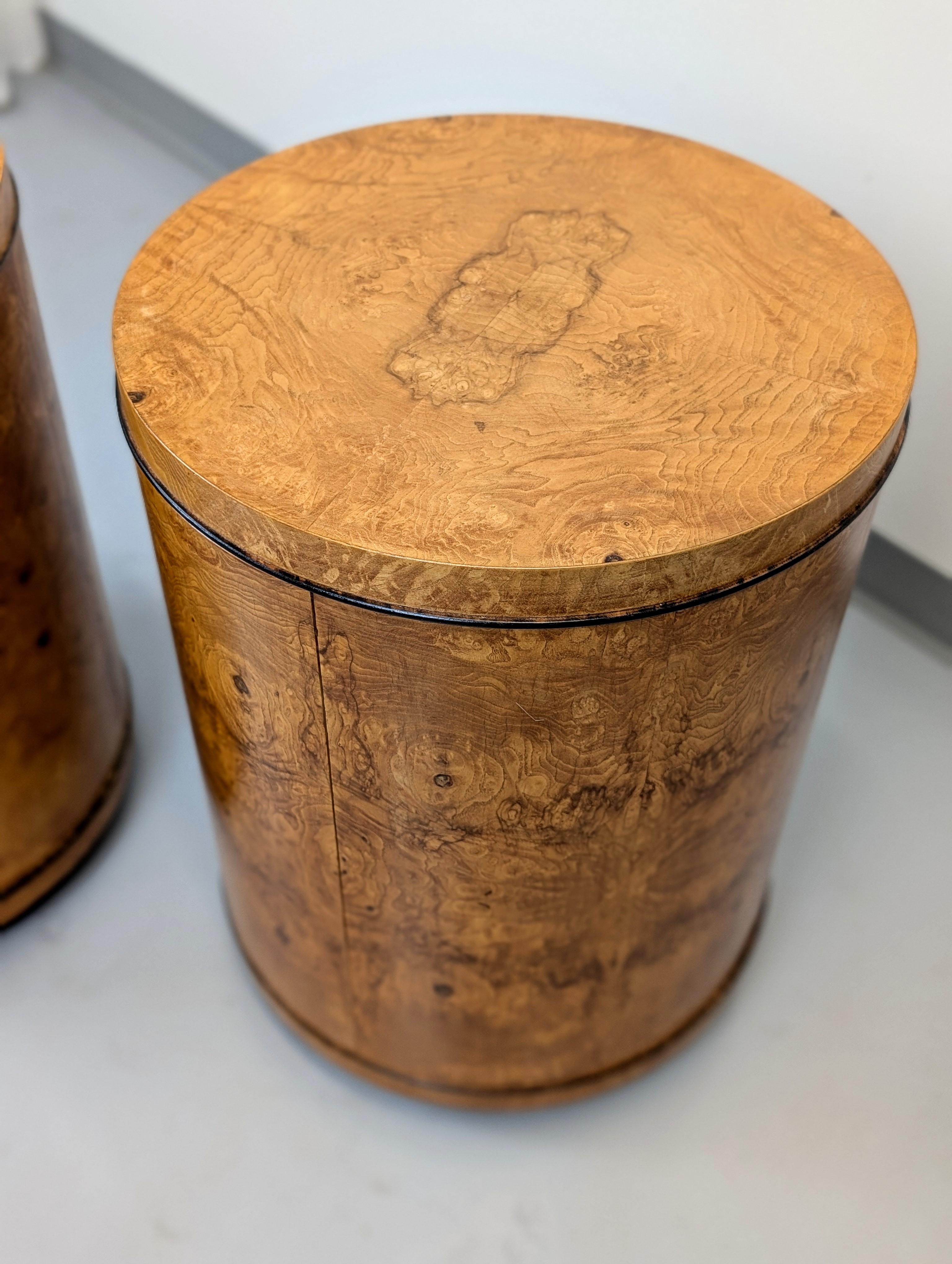Escena Henredon Dos mesas auxiliares de tambor de palisandro de olivo Madera de burl en venta