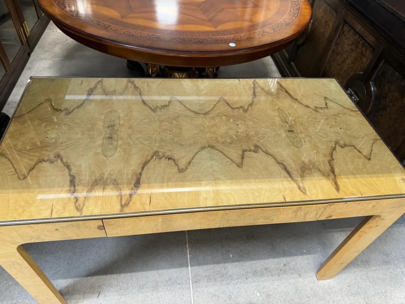 Henredon Scene Two Parsons Desk with Custom Glass Top In Excellent Condition For Sale In Hartville, OH