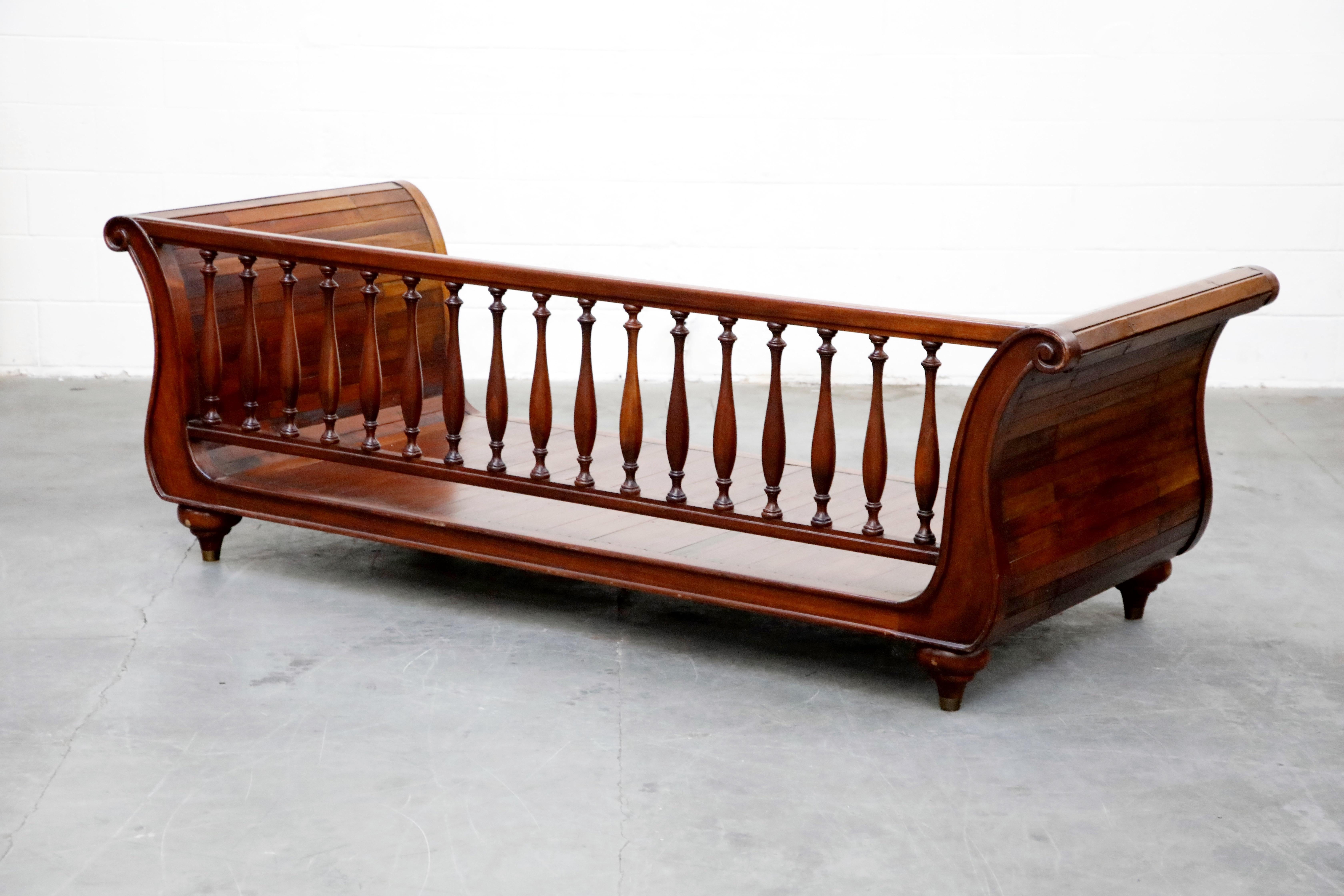 Henredon Sleigh Daybed or Sofa with Spindle Back and Rolled Arms, Signed In Good Condition In Los Angeles, CA
