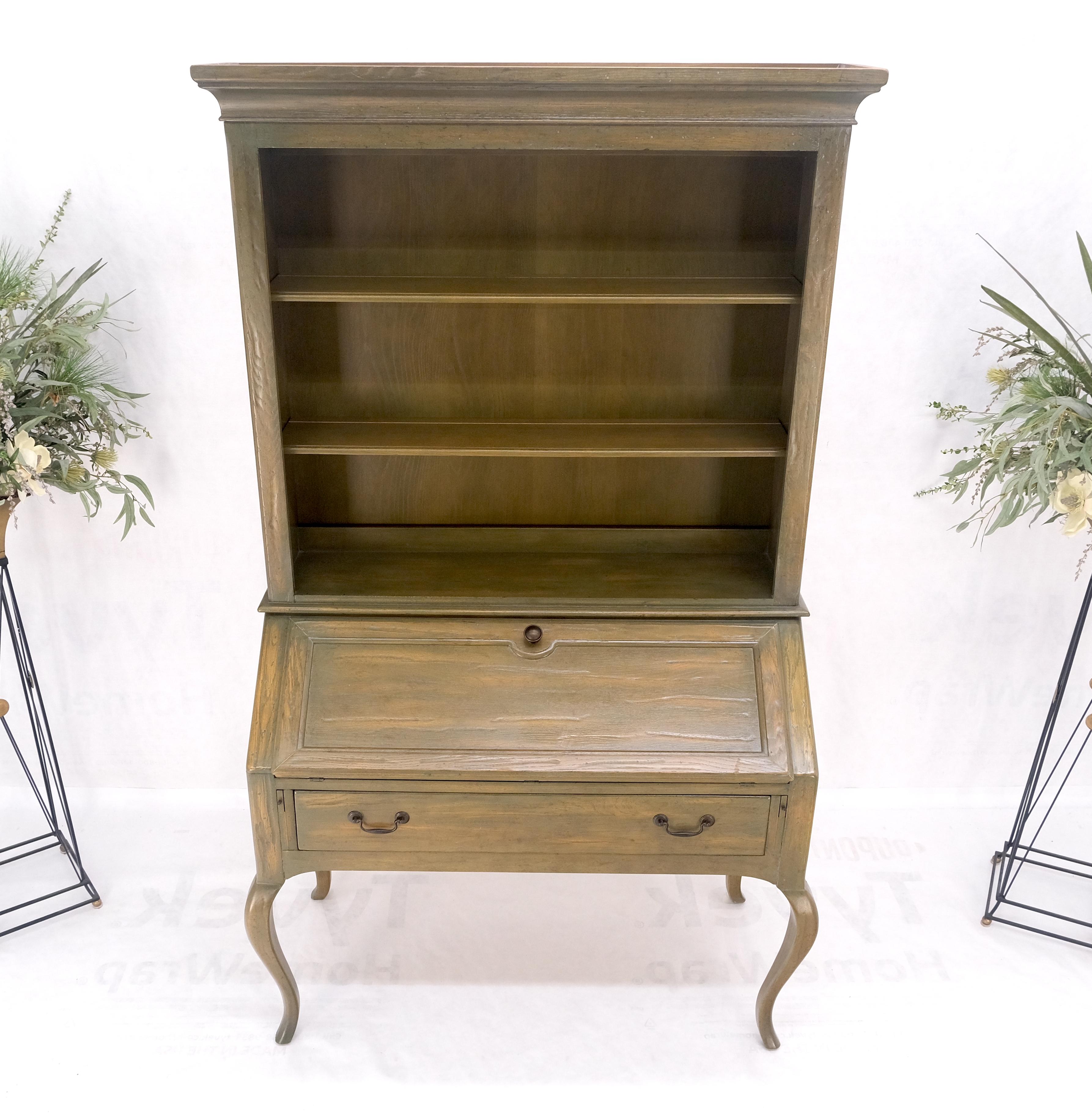 Henredon Solid Oak Olive Finish Wide Open Bookcase Secretary Desk Country French In Excellent Condition For Sale In Rockaway, NJ
