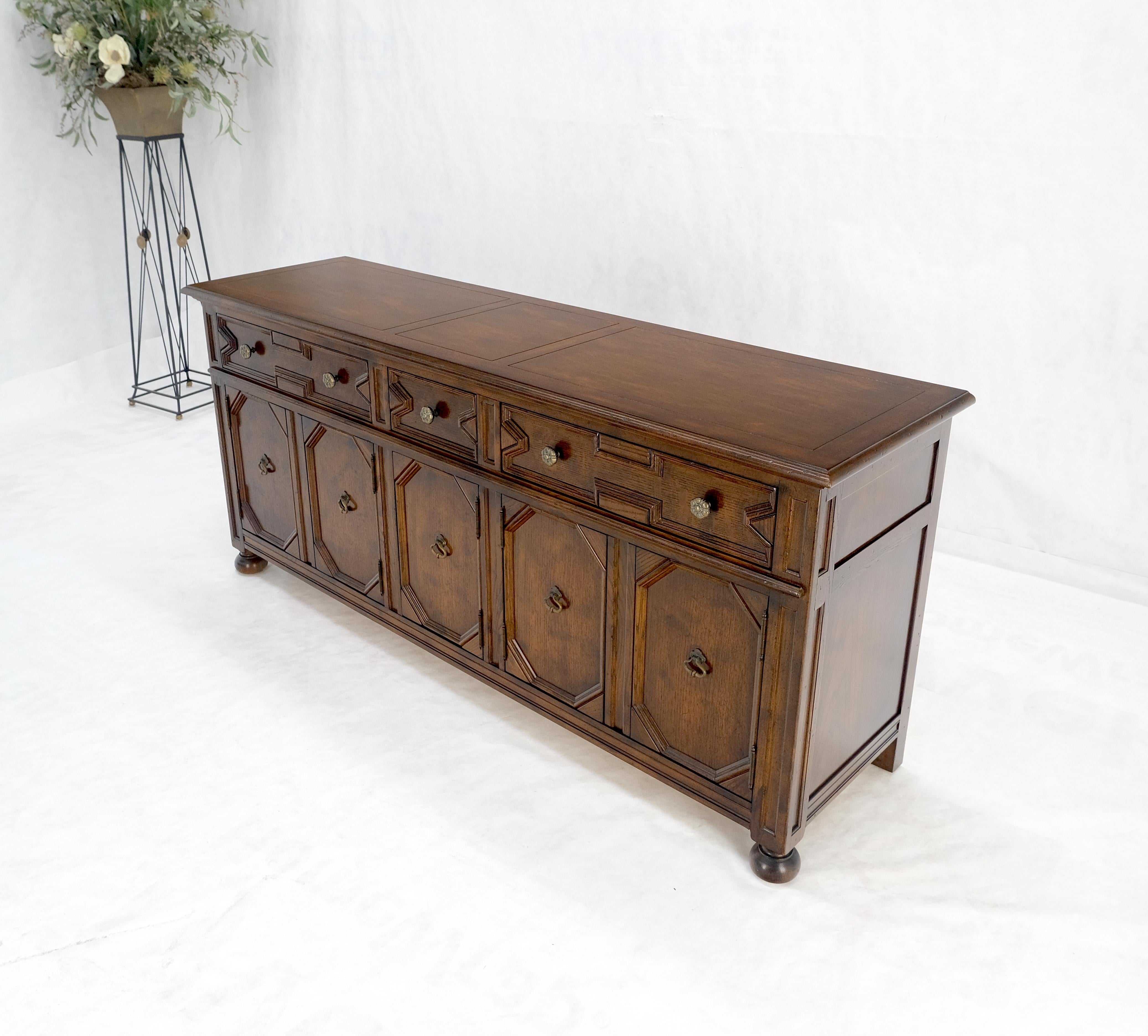 Henredon Spanish Colonial Country French Oak & Brass Hardware Long Dresser MINT For Sale 4