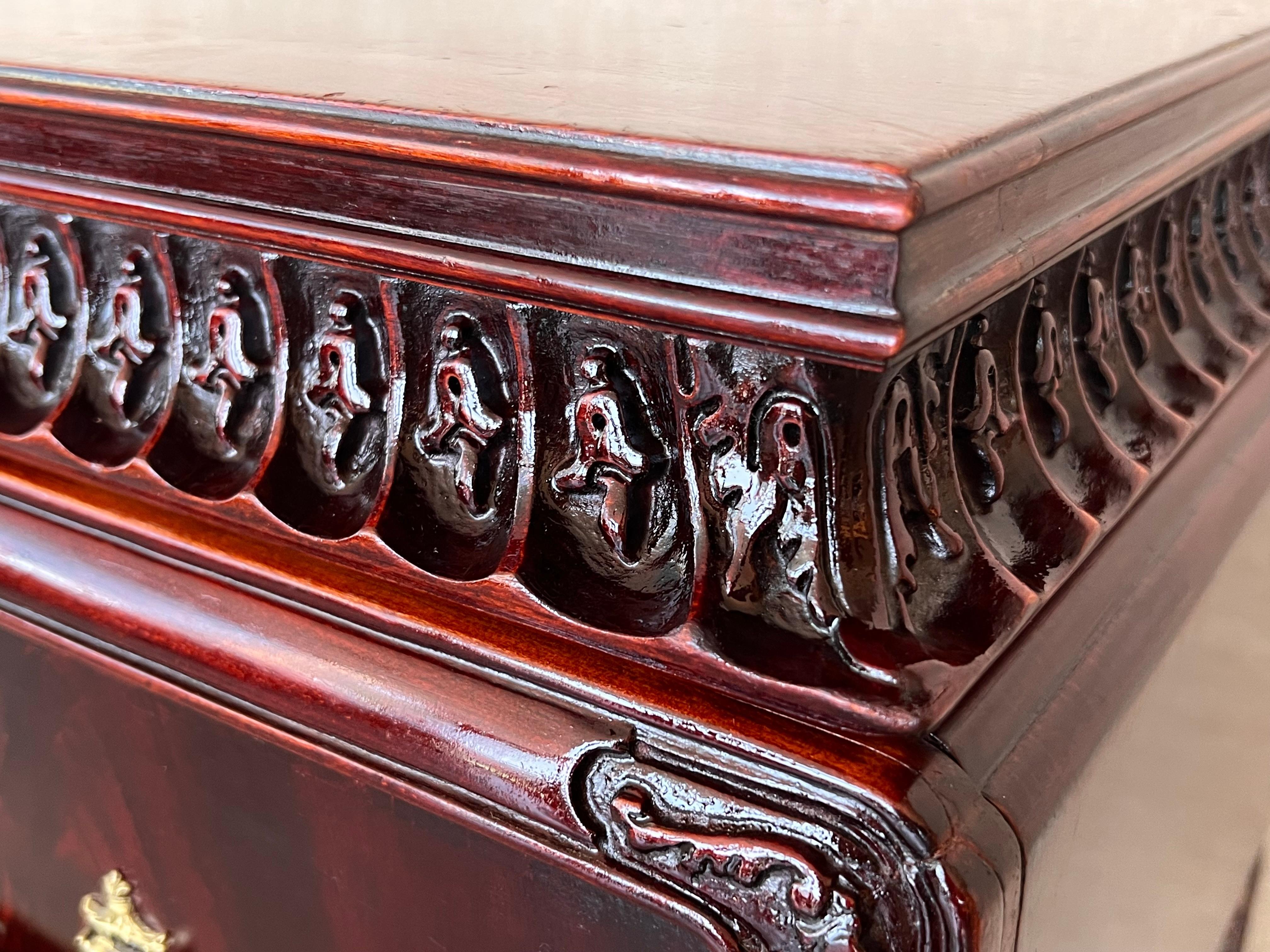 Henredon Style Chinese Chippendale Carved Mahogany Box Side Tables, a Pair For Sale 5