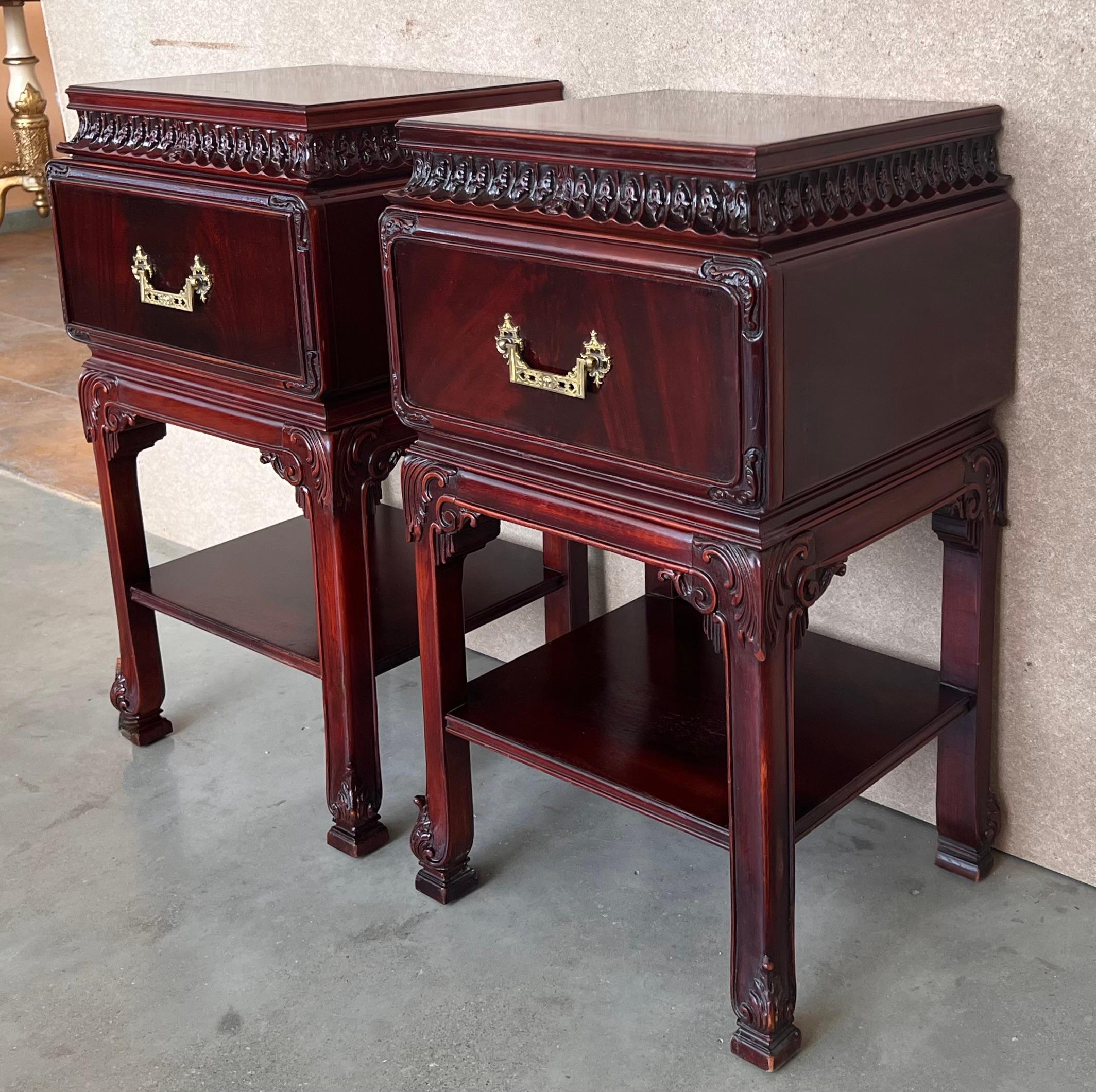 Henredon Style Chinese Chippendale Carved Mahogany Box Side Tables, a Pair In Good Condition For Sale In Miami, FL