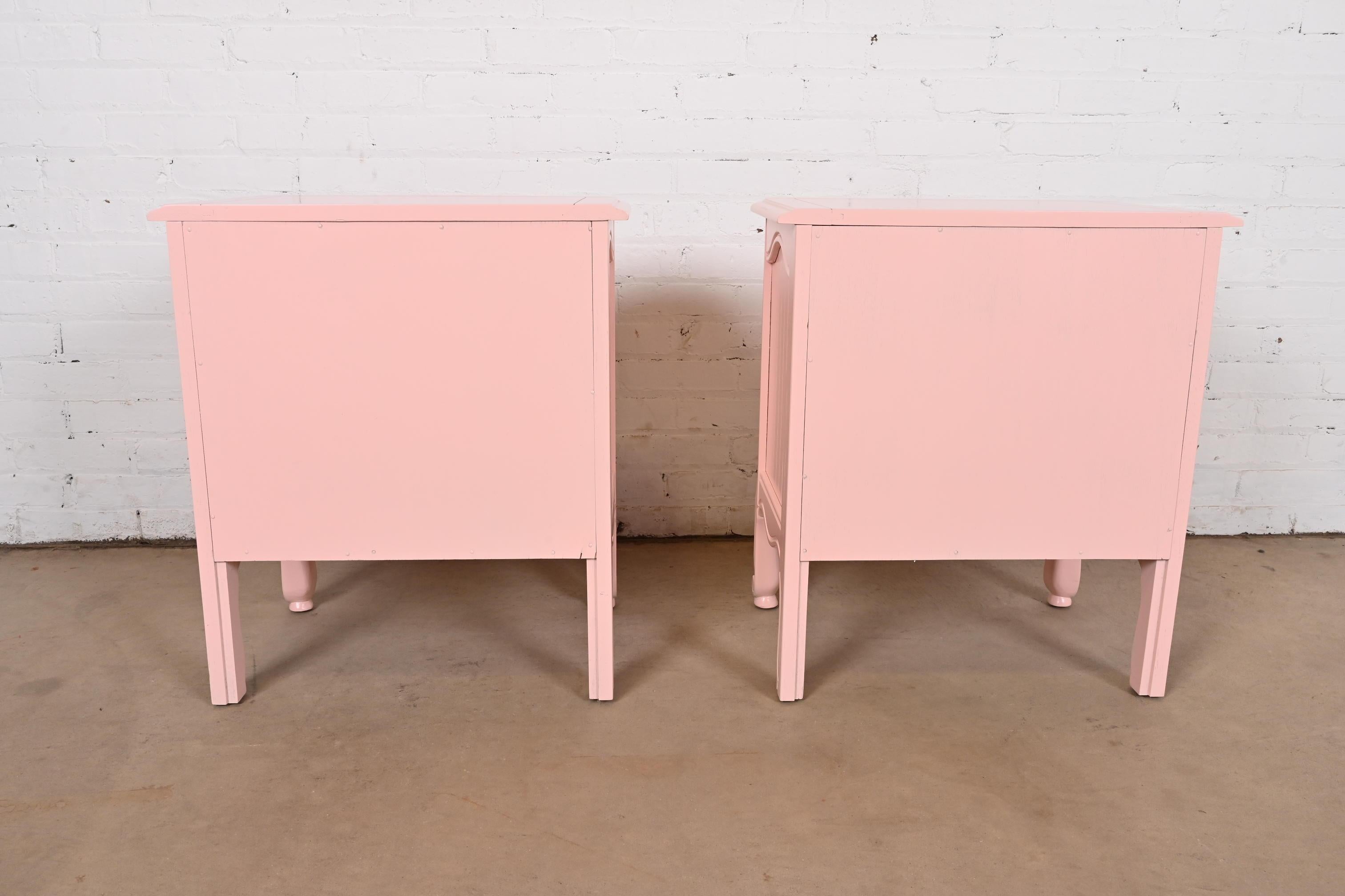 Henredon Style French Provincial Louis XV Pink Lacquered Nightstands, Refinished For Sale 7